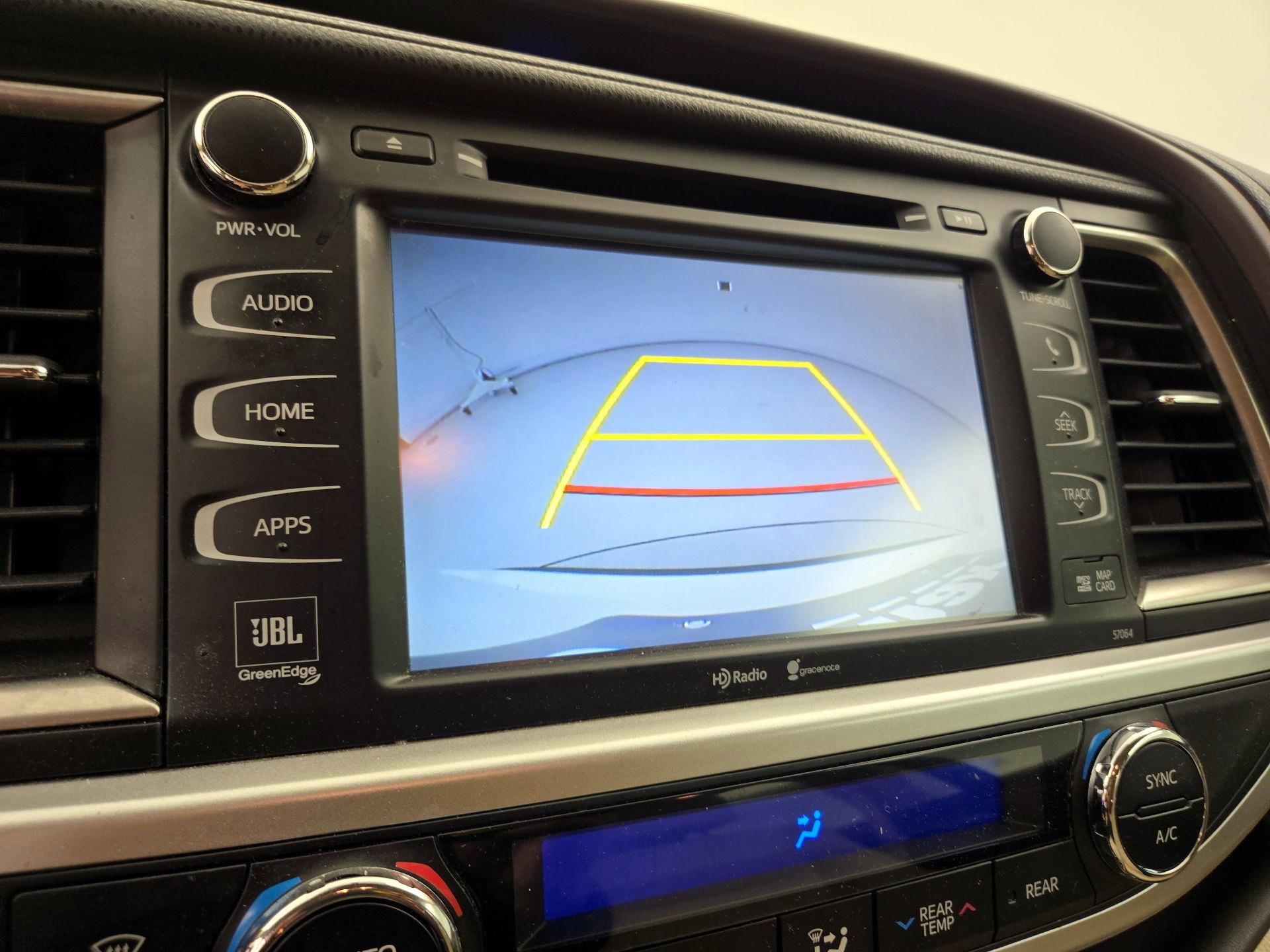 Thumbnail: 2015 Toyota Highlander - 14
