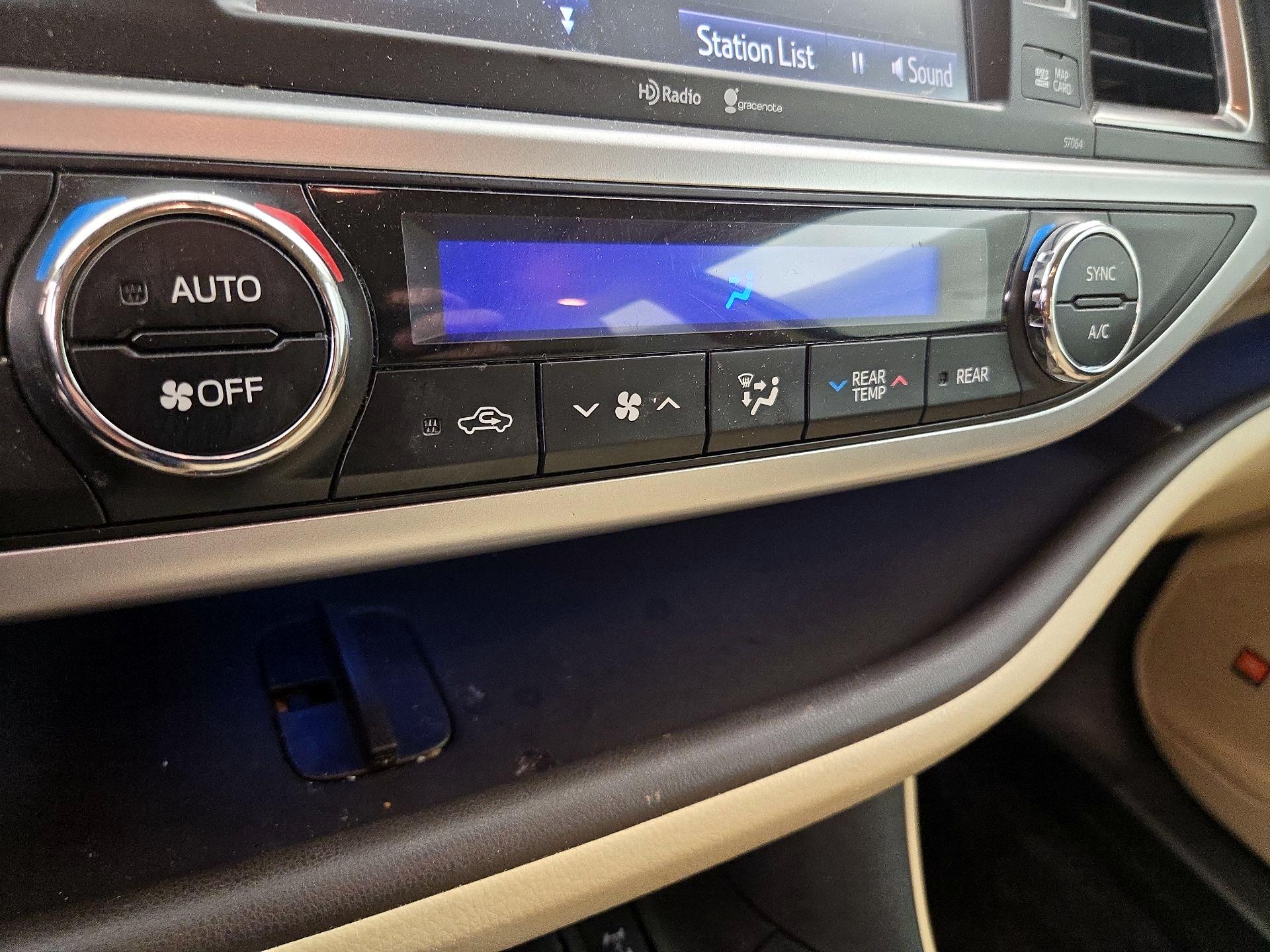 Thumbnail: 2015 Toyota Highlander - 16