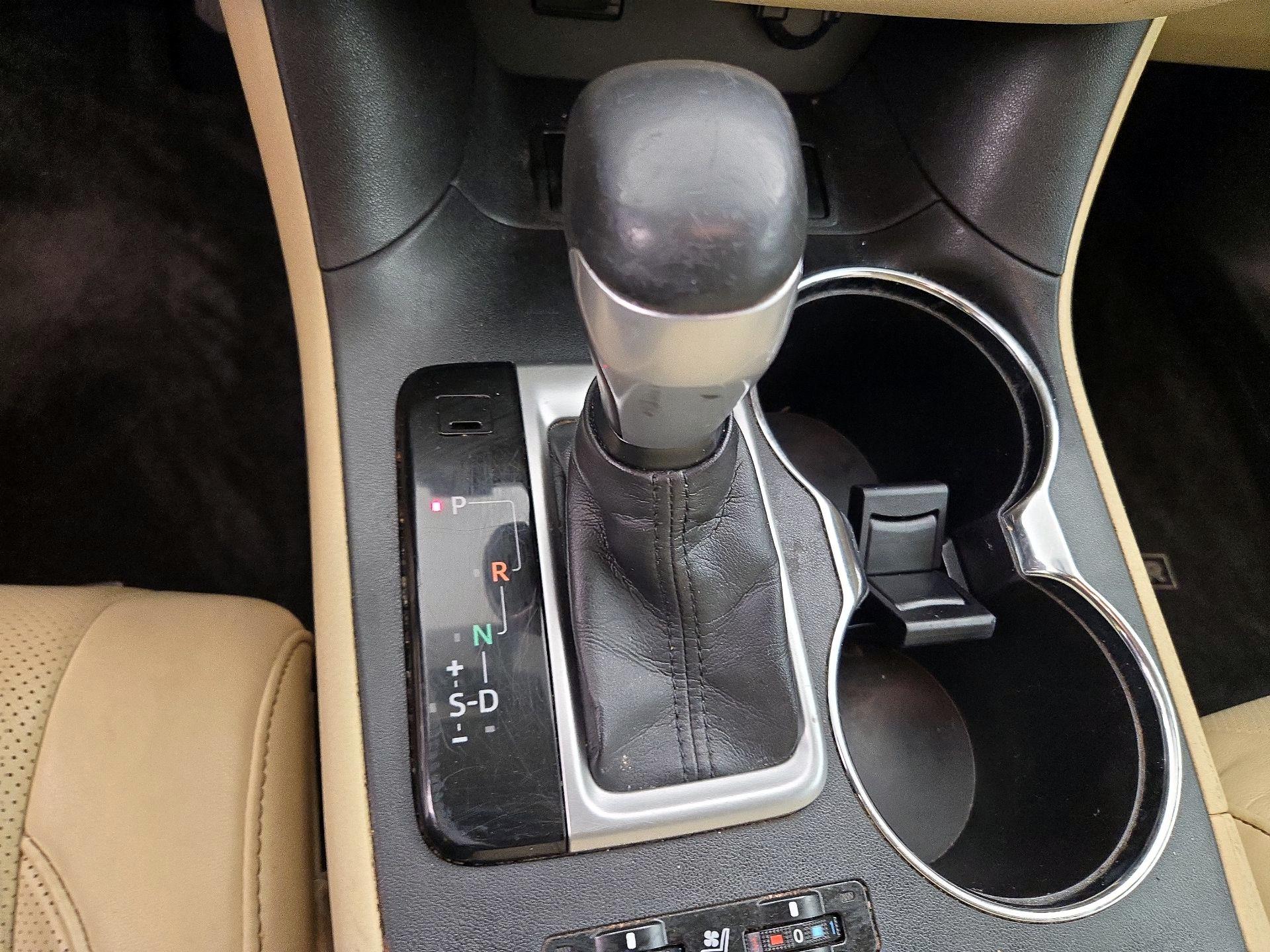 Thumbnail: 2015 Toyota Highlander - 17