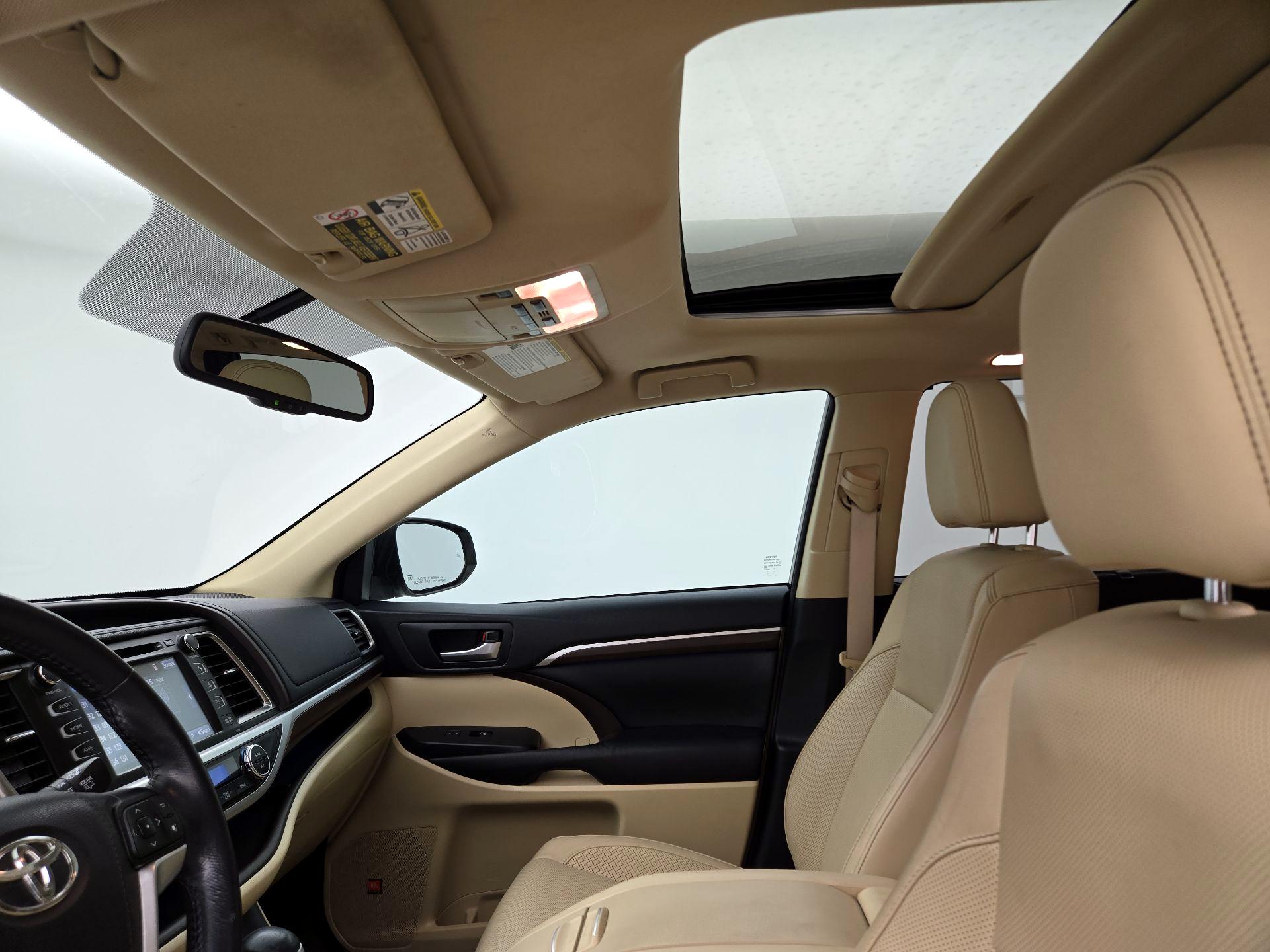 Thumbnail: 2015 Toyota Highlander - 19