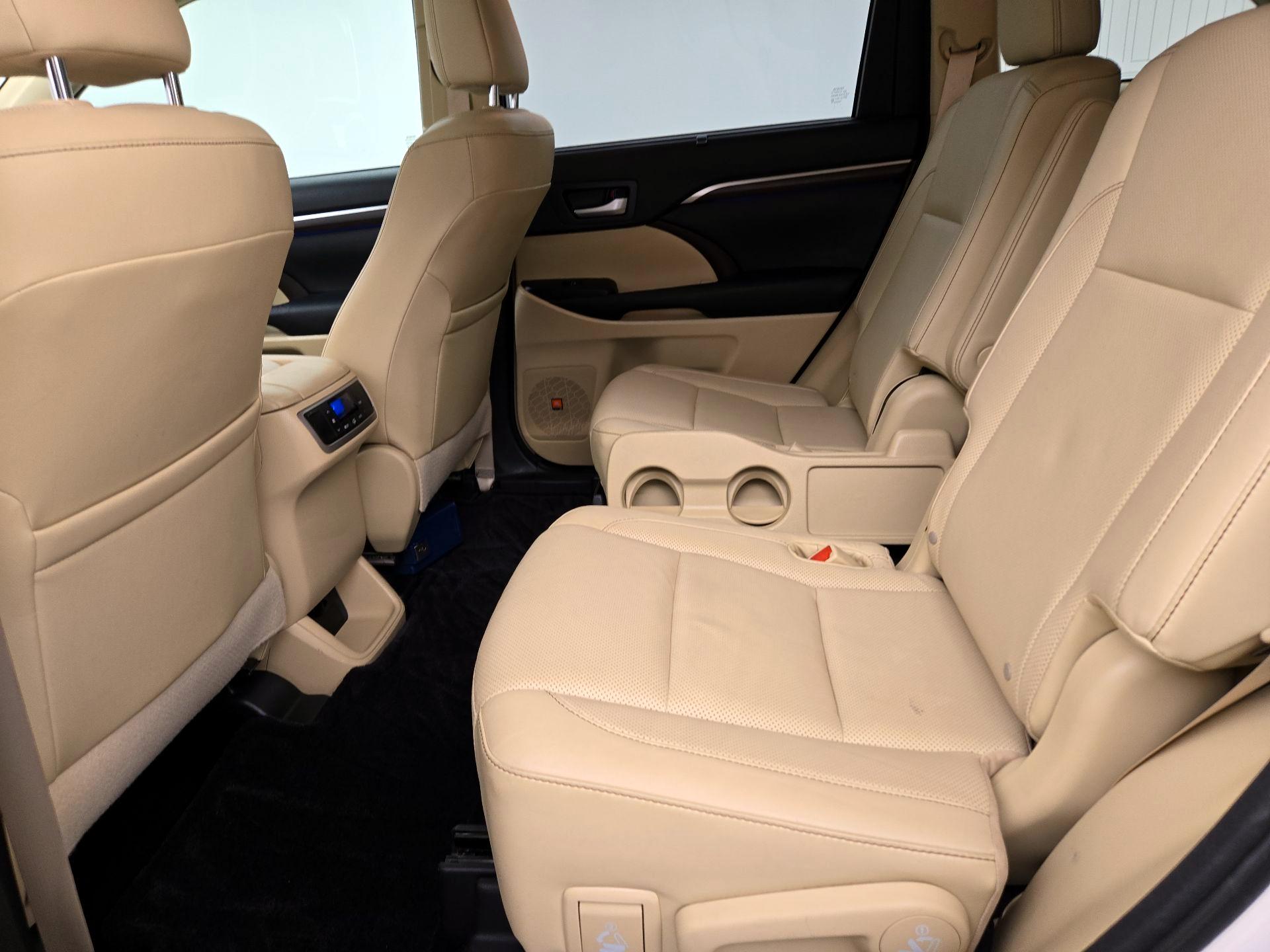 Thumbnail: 2015 Toyota Highlander - 20