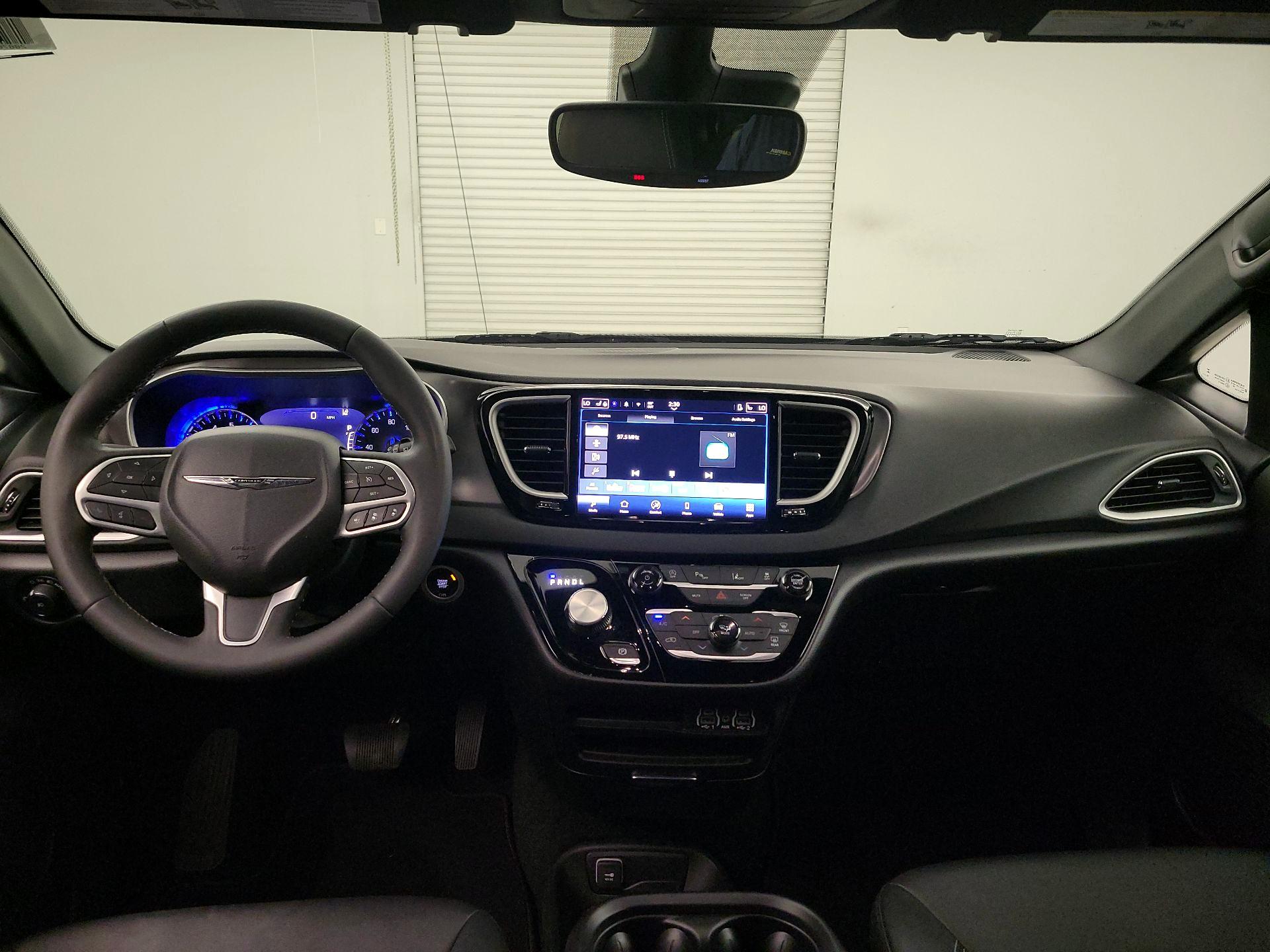 Thumbnail: 2025 Chrysler Pacifica - 9