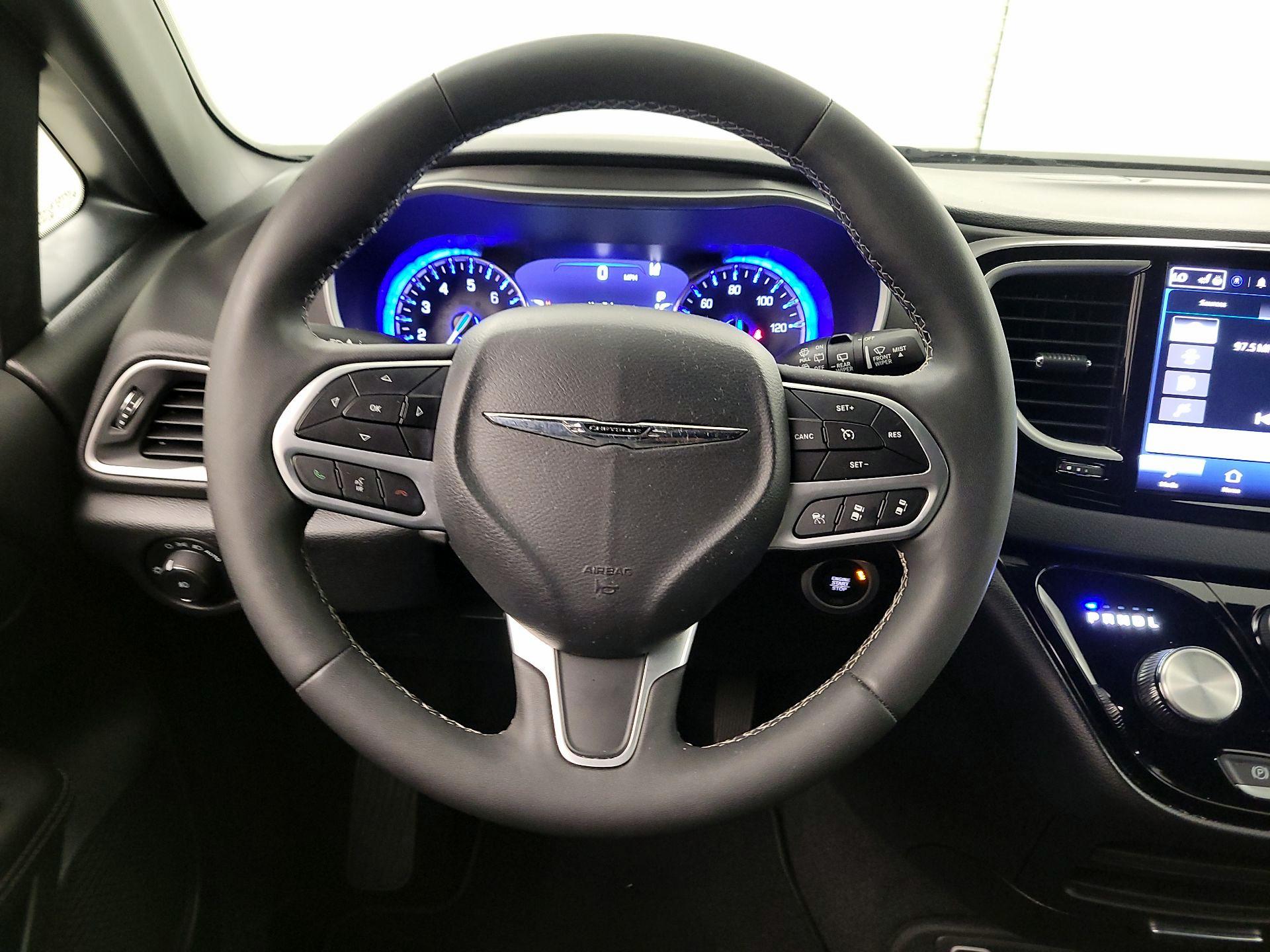 Thumbnail: 2025 Chrysler Pacifica - 10