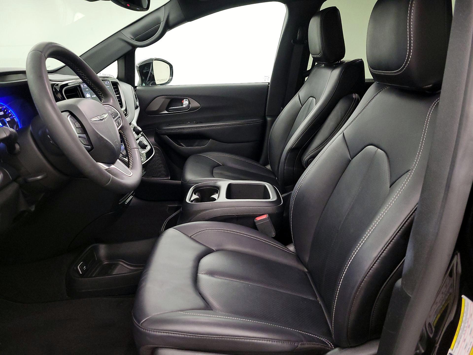 Thumbnail: 2025 Chrysler Pacifica - 11