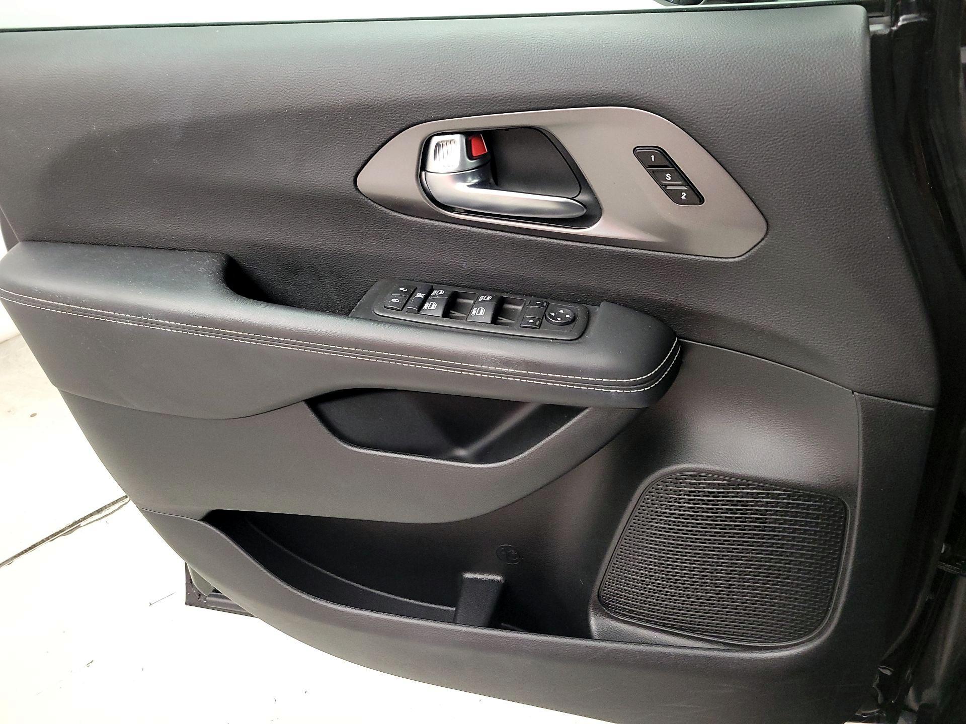Thumbnail: 2025 Chrysler Pacifica - 12