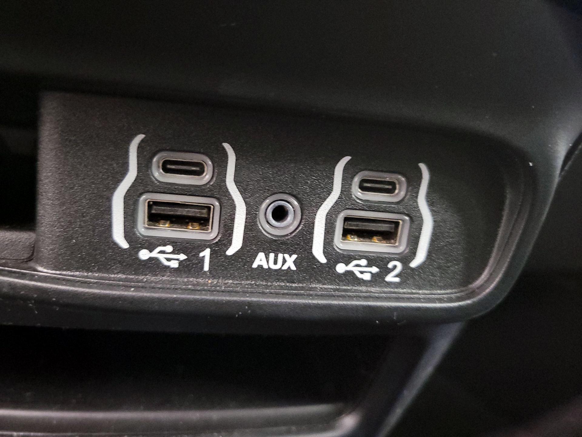 Thumbnail: 2025 Chrysler Pacifica - 18