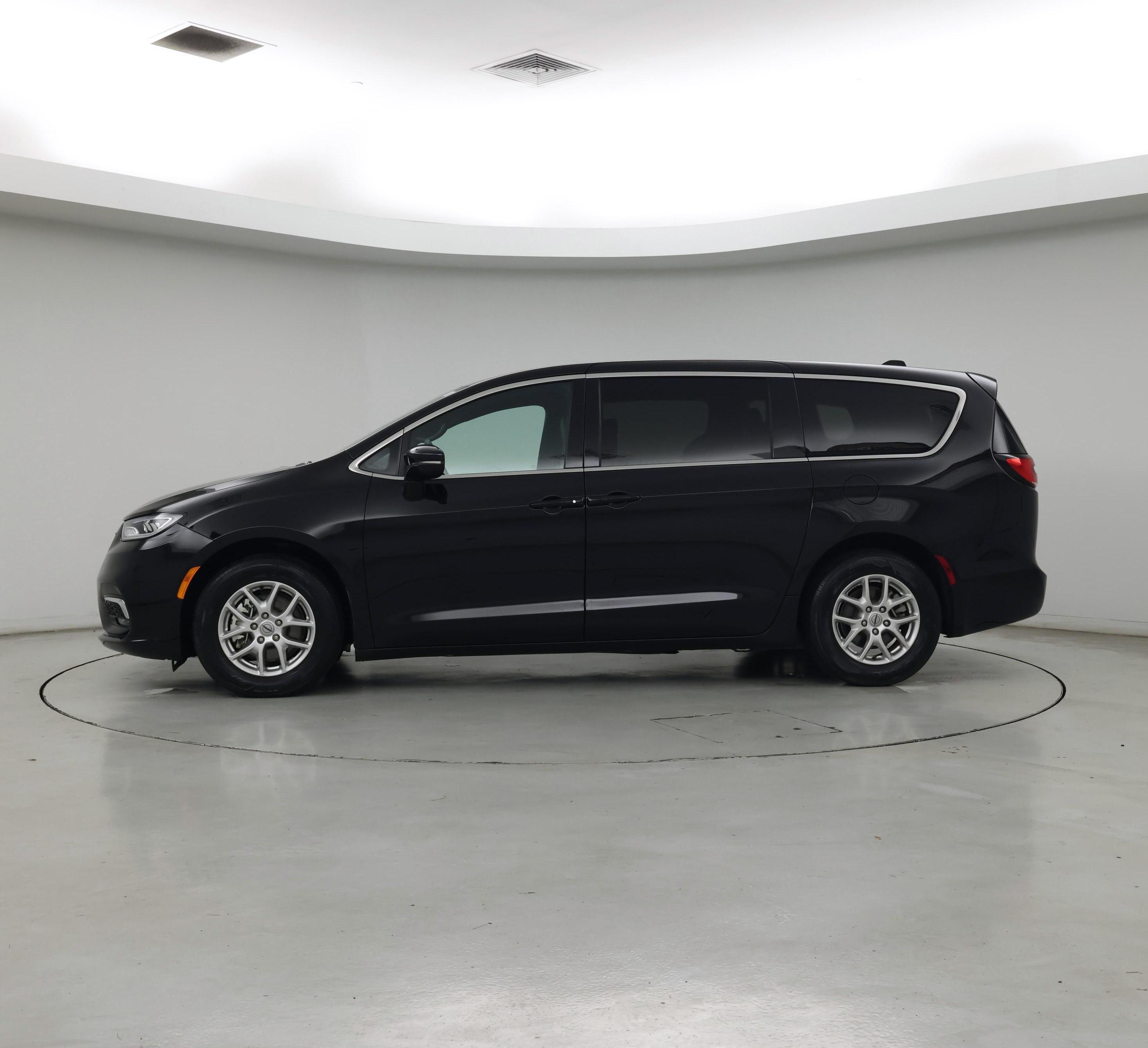 Thumbnail: 2025 Chrysler Pacifica - 3