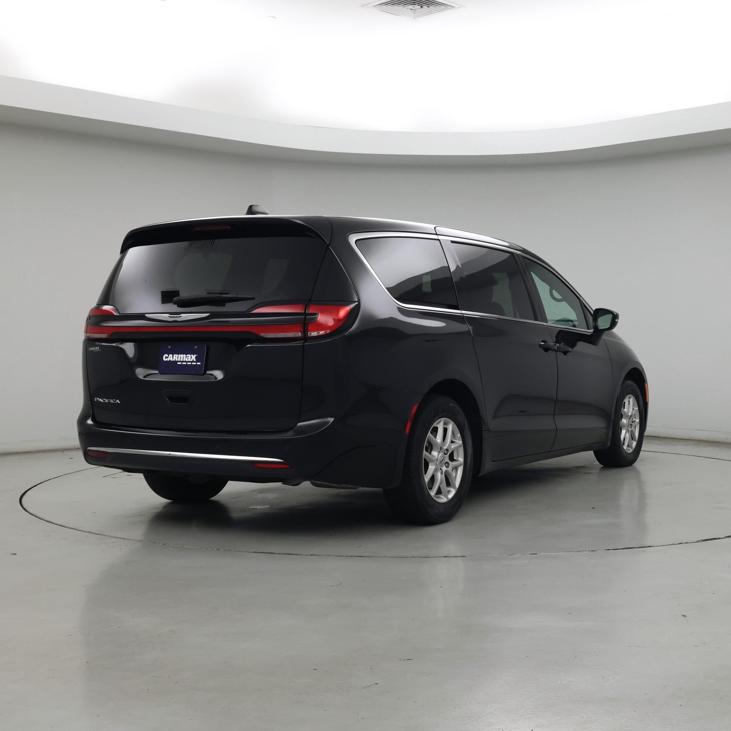 Thumbnail: 2025 Chrysler Pacifica - 8