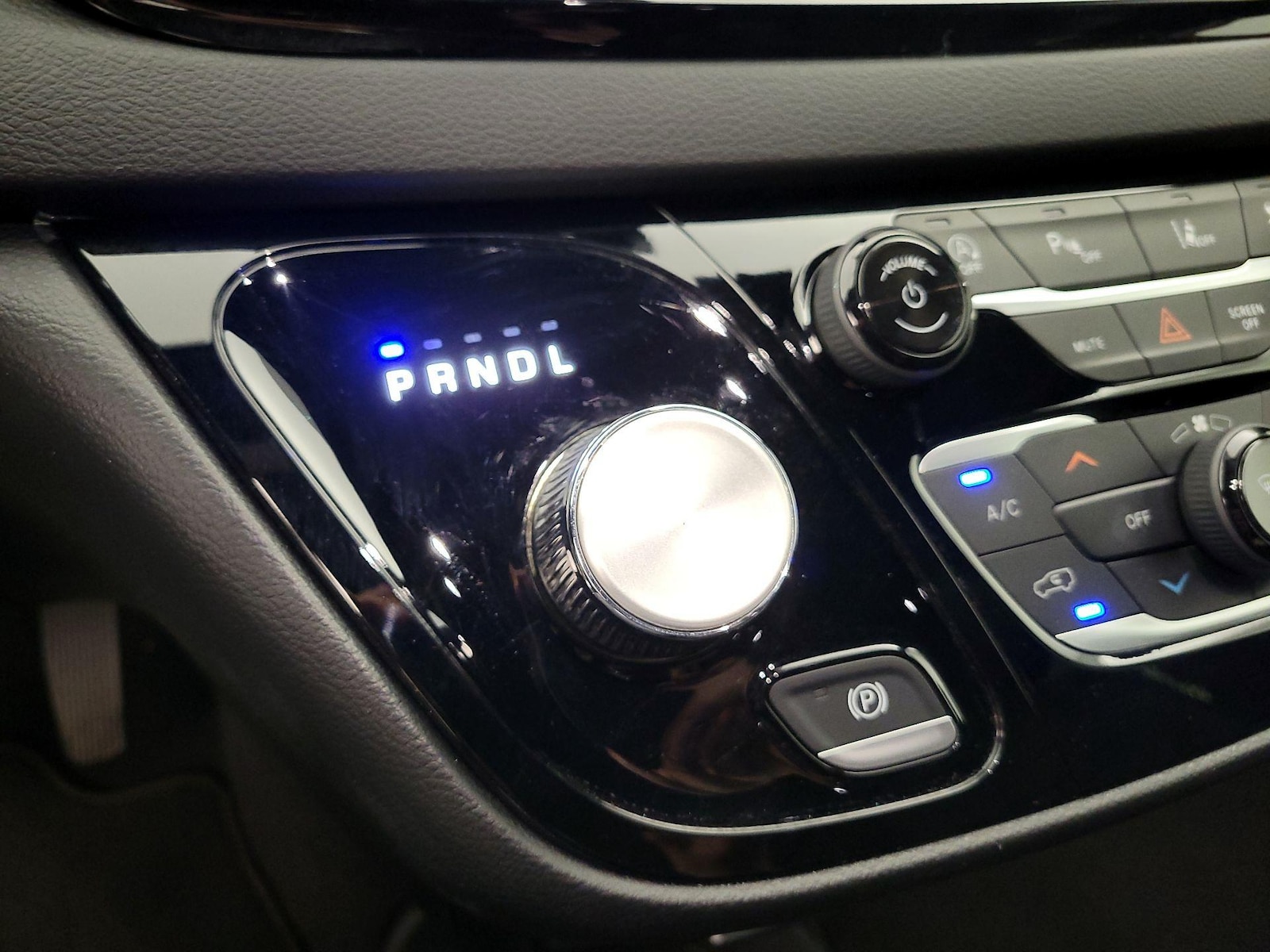 2025 Chrysler Pacifica Select - Photo 18