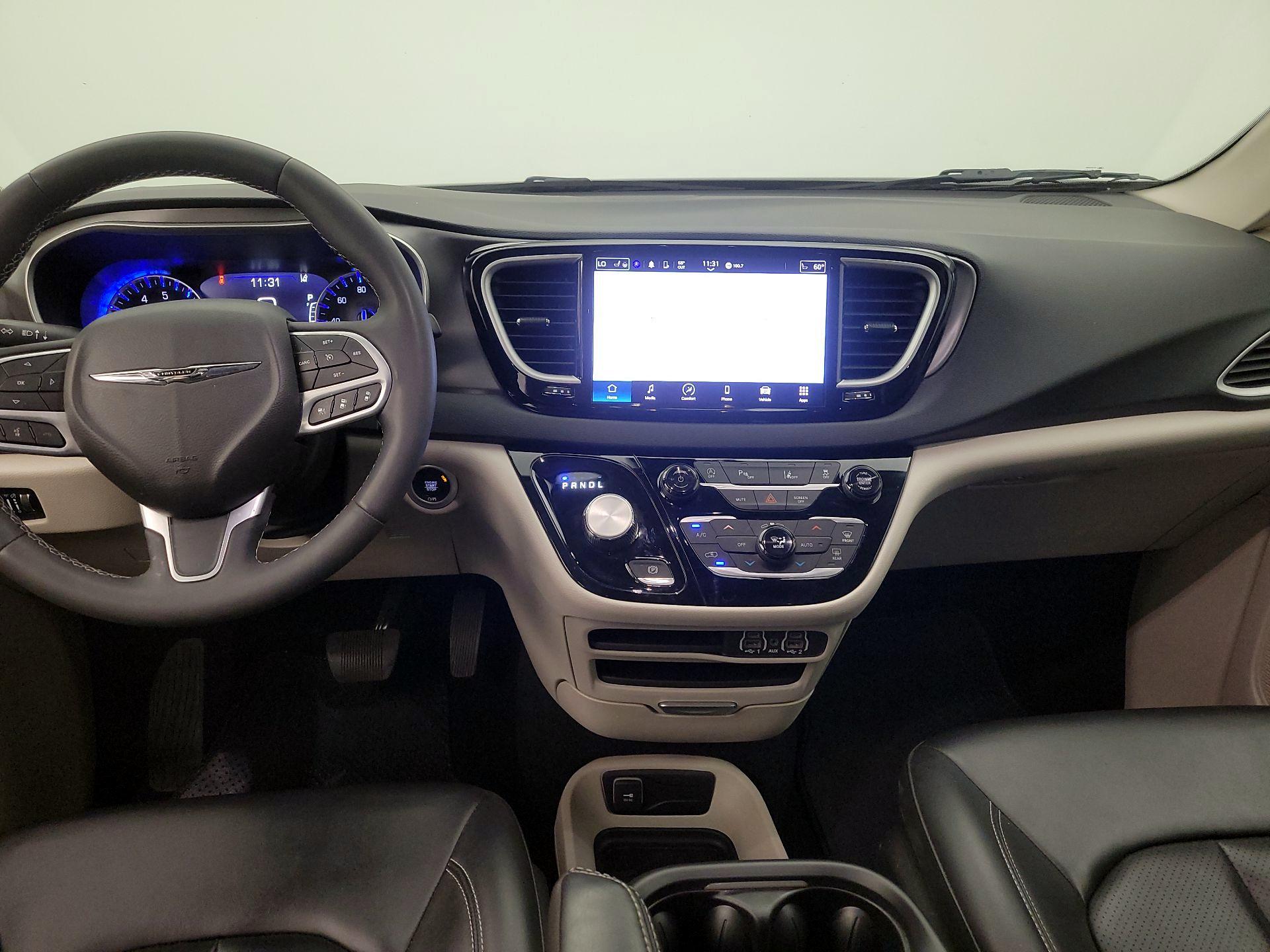 Thumbnail: 2023 Chrysler Pacifica - 9
