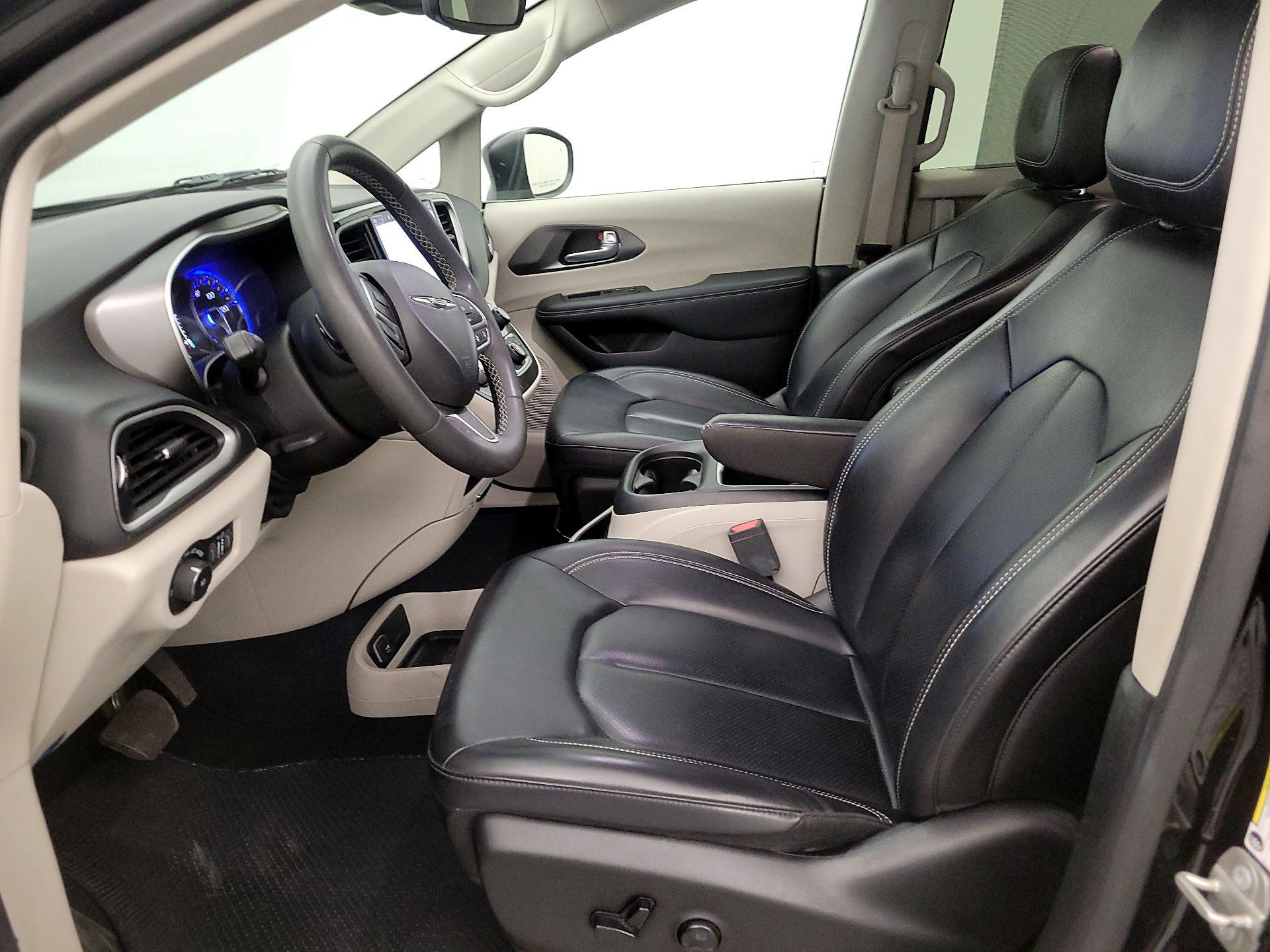 Thumbnail: 2023 Chrysler Pacifica - 11