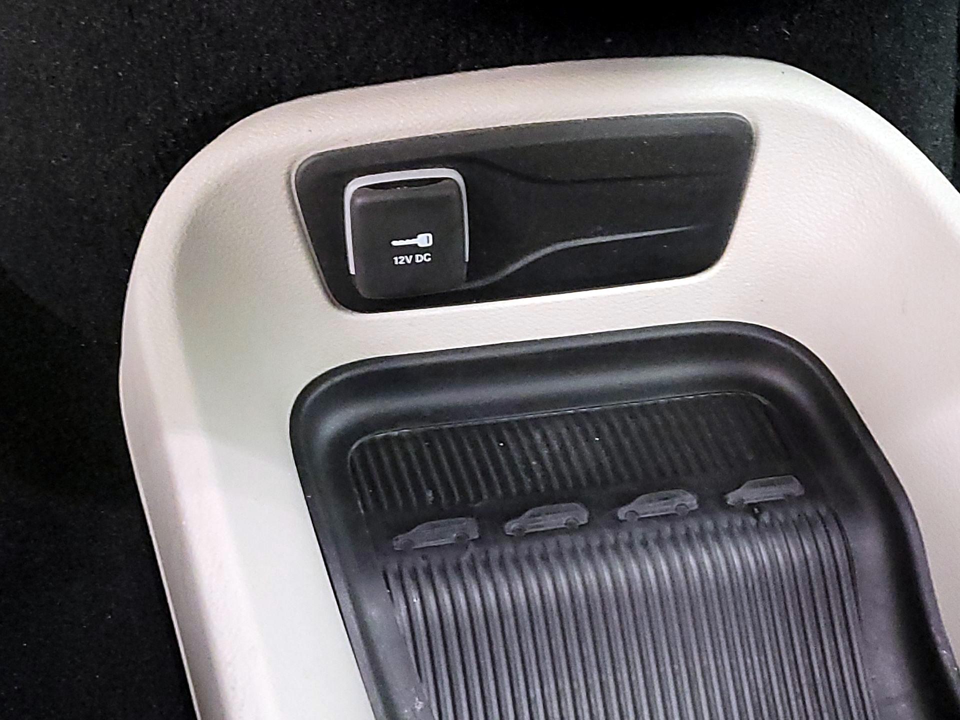 Thumbnail: 2023 Chrysler Pacifica - 18