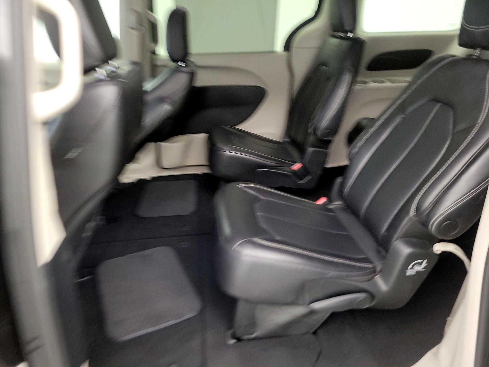 Thumbnail: 2023 Chrysler Pacifica - 19