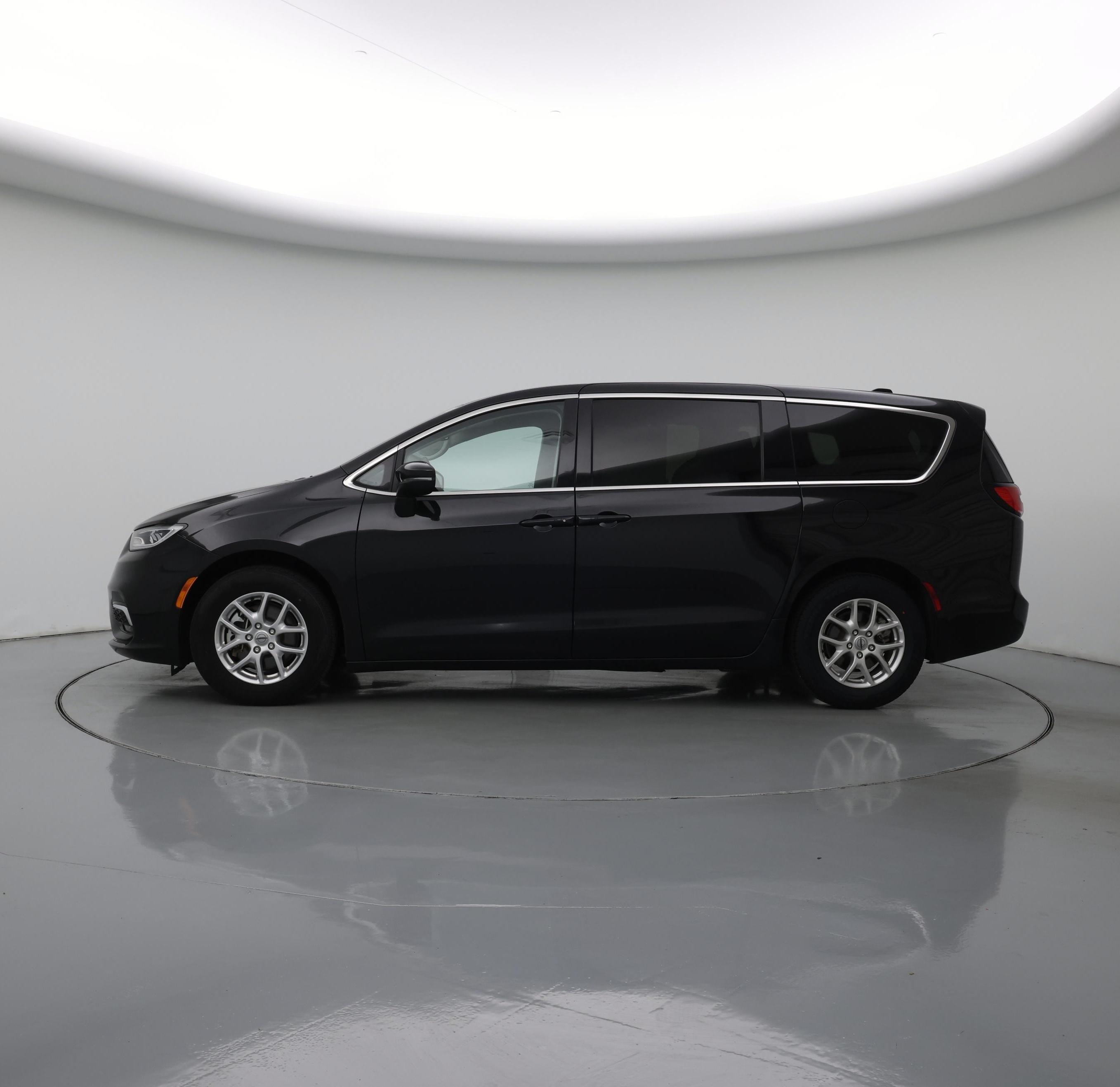 Thumbnail: 2023 Chrysler Pacifica - 3