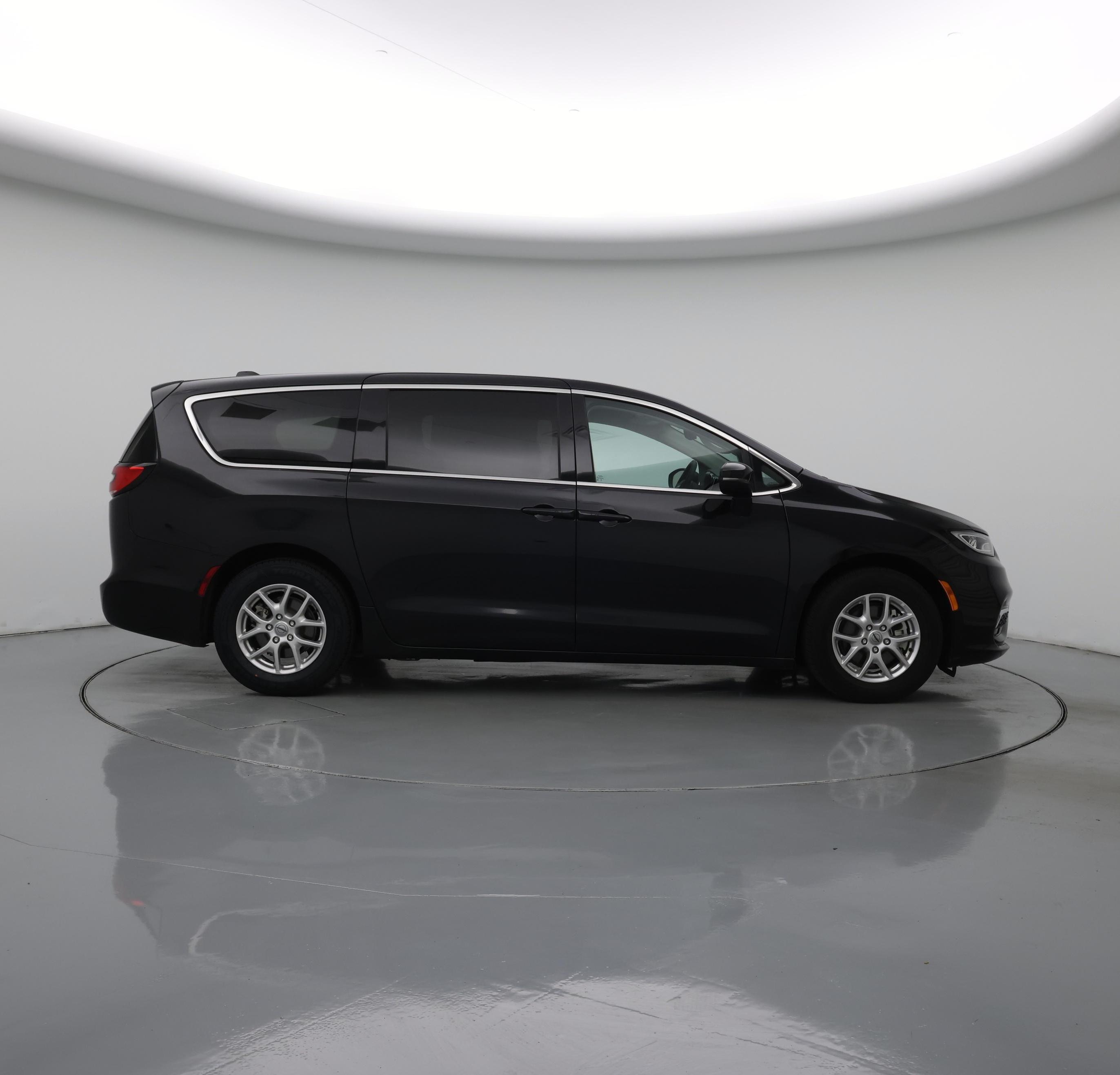 Thumbnail: 2023 Chrysler Pacifica - 7