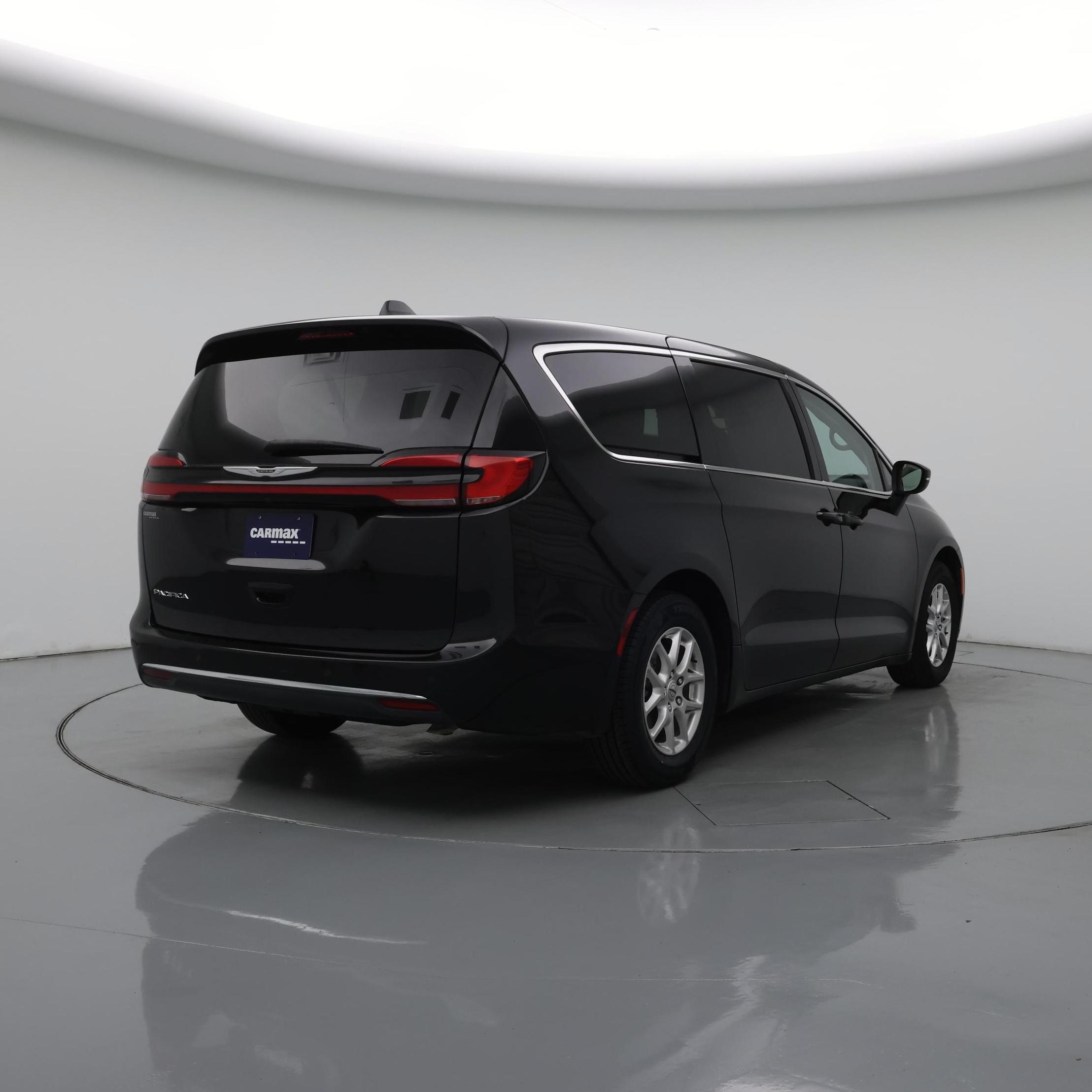 Thumbnail: 2023 Chrysler Pacifica - 8
