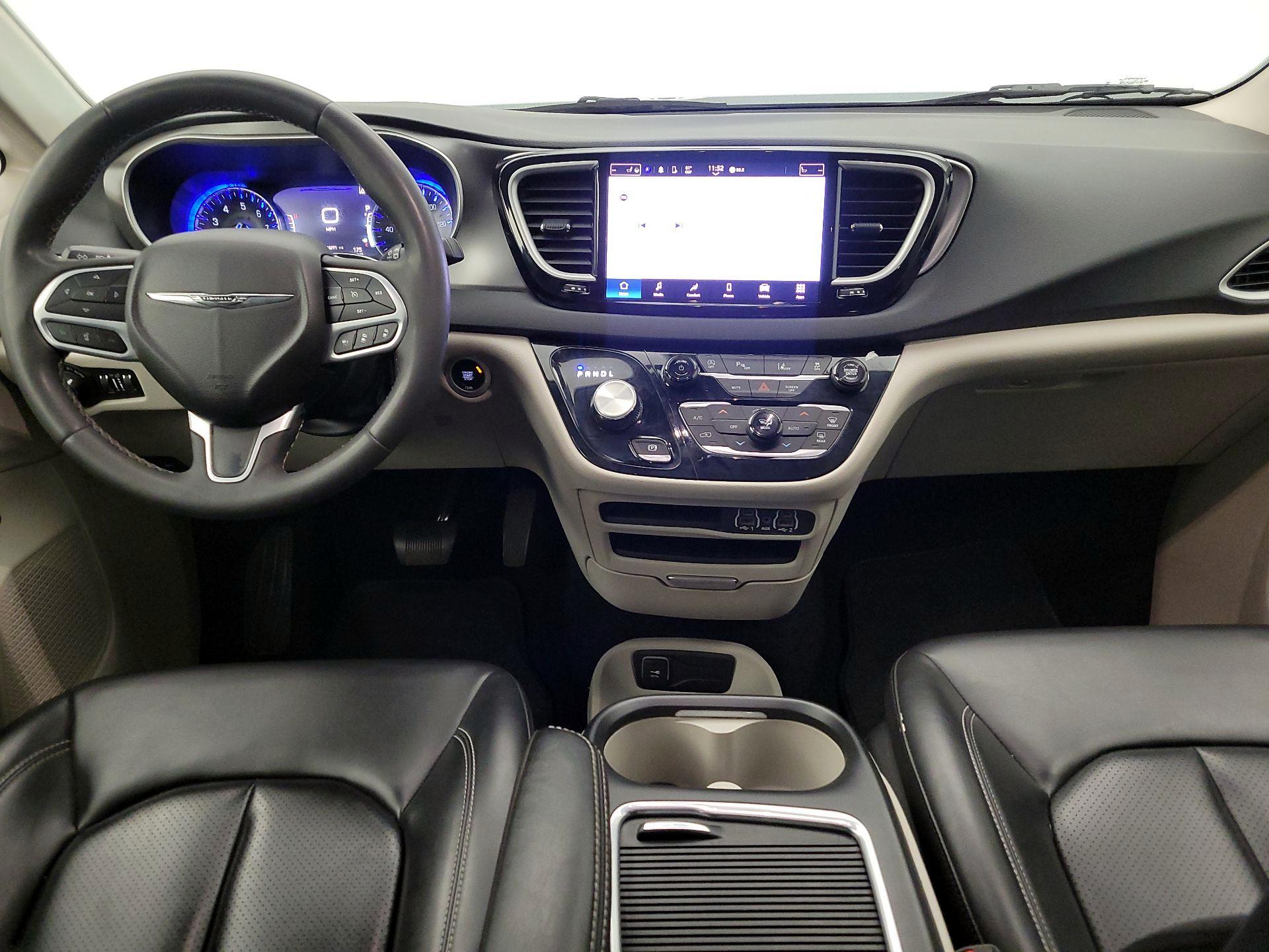 Thumbnail: 2023 Chrysler Pacifica - 9