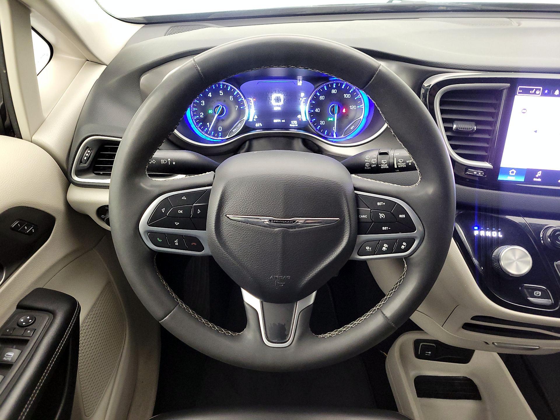 Thumbnail: 2023 Chrysler Pacifica - 10