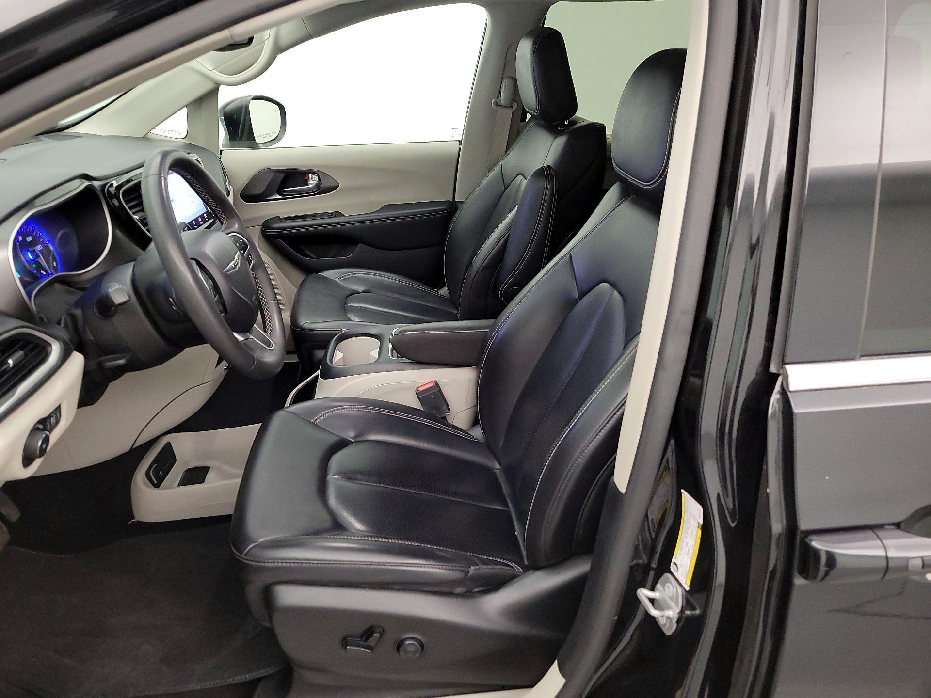 Thumbnail: 2023 Chrysler Pacifica - 11
