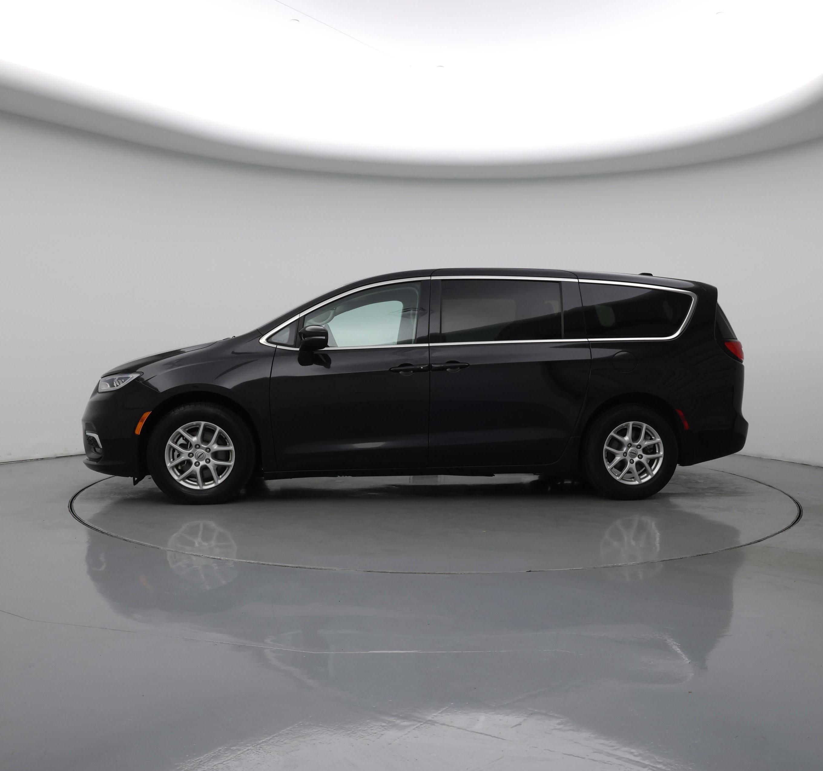Thumbnail: 2023 Chrysler Pacifica - 3