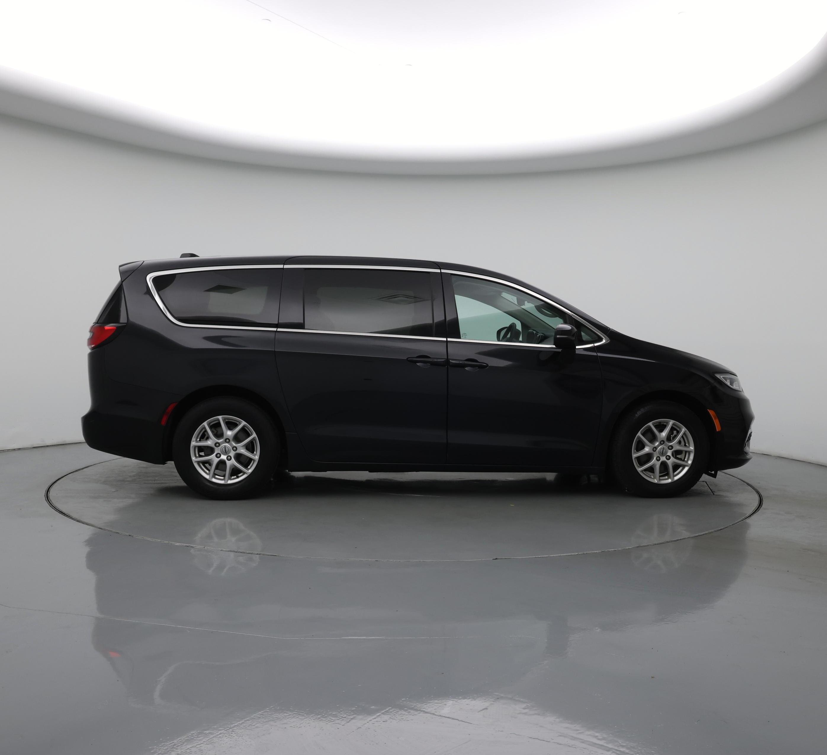 Thumbnail: 2023 Chrysler Pacifica - 7