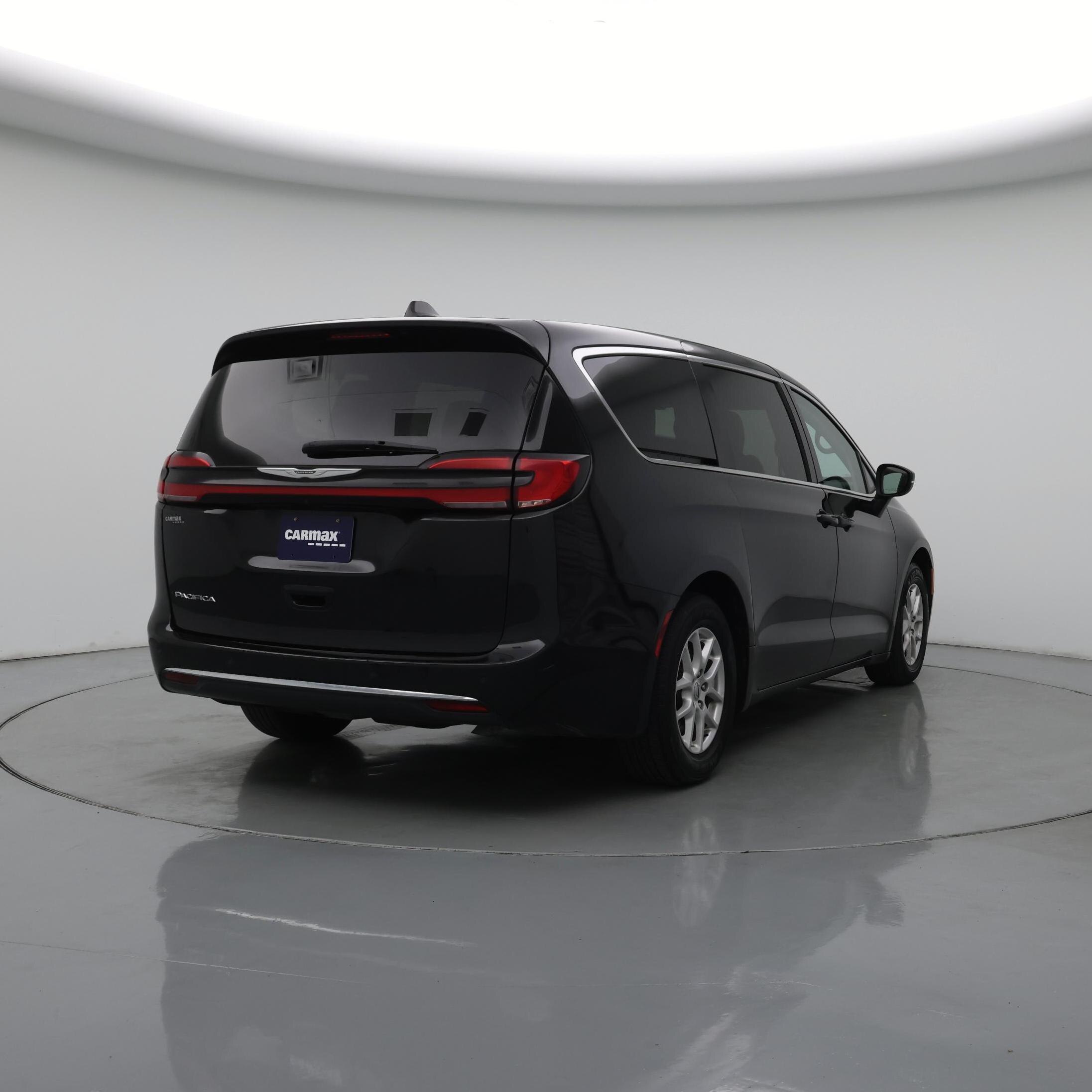Thumbnail: 2023 Chrysler Pacifica - 8