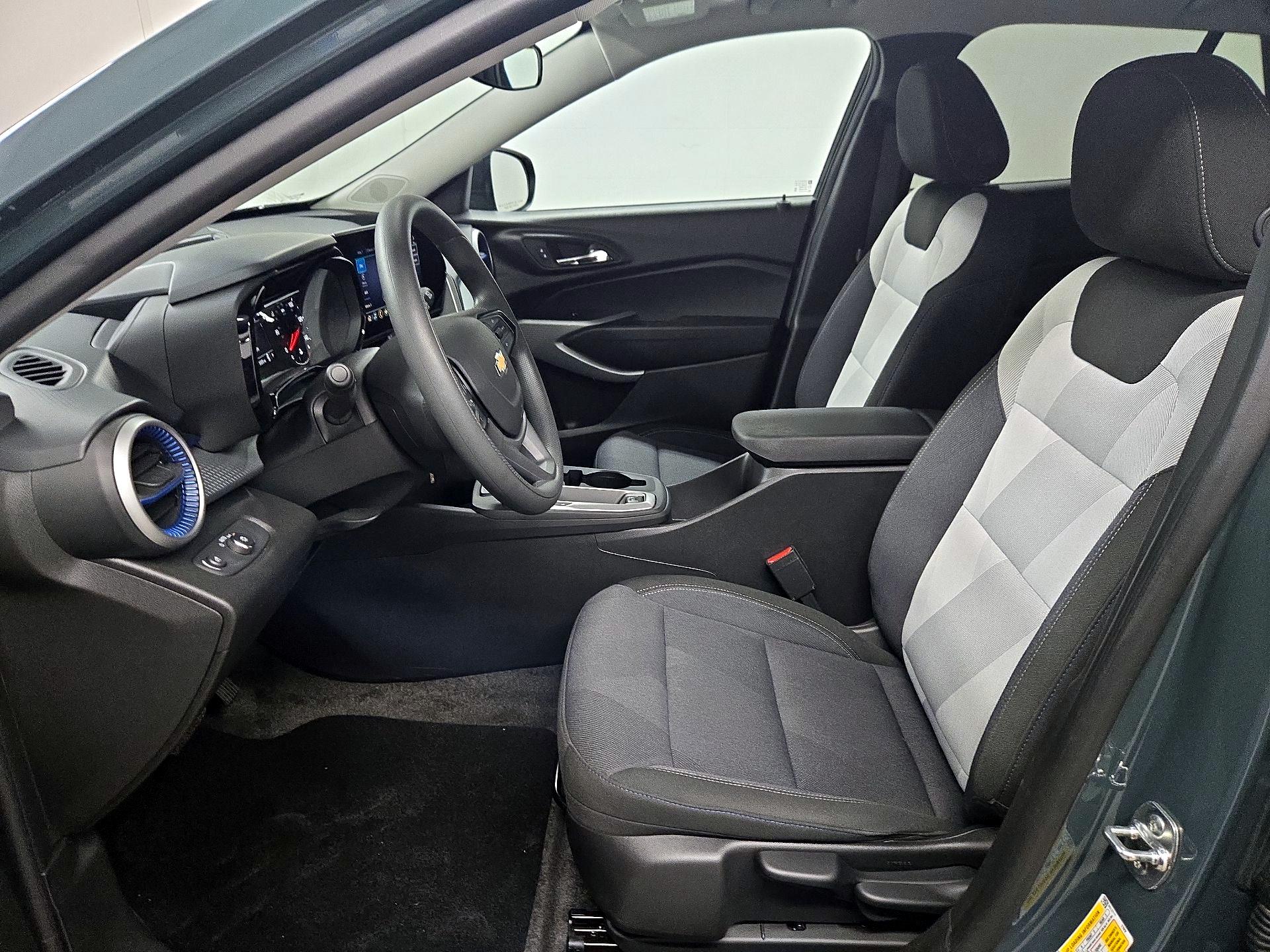 Thumbnail: 2025 Chevrolet Trax - 11