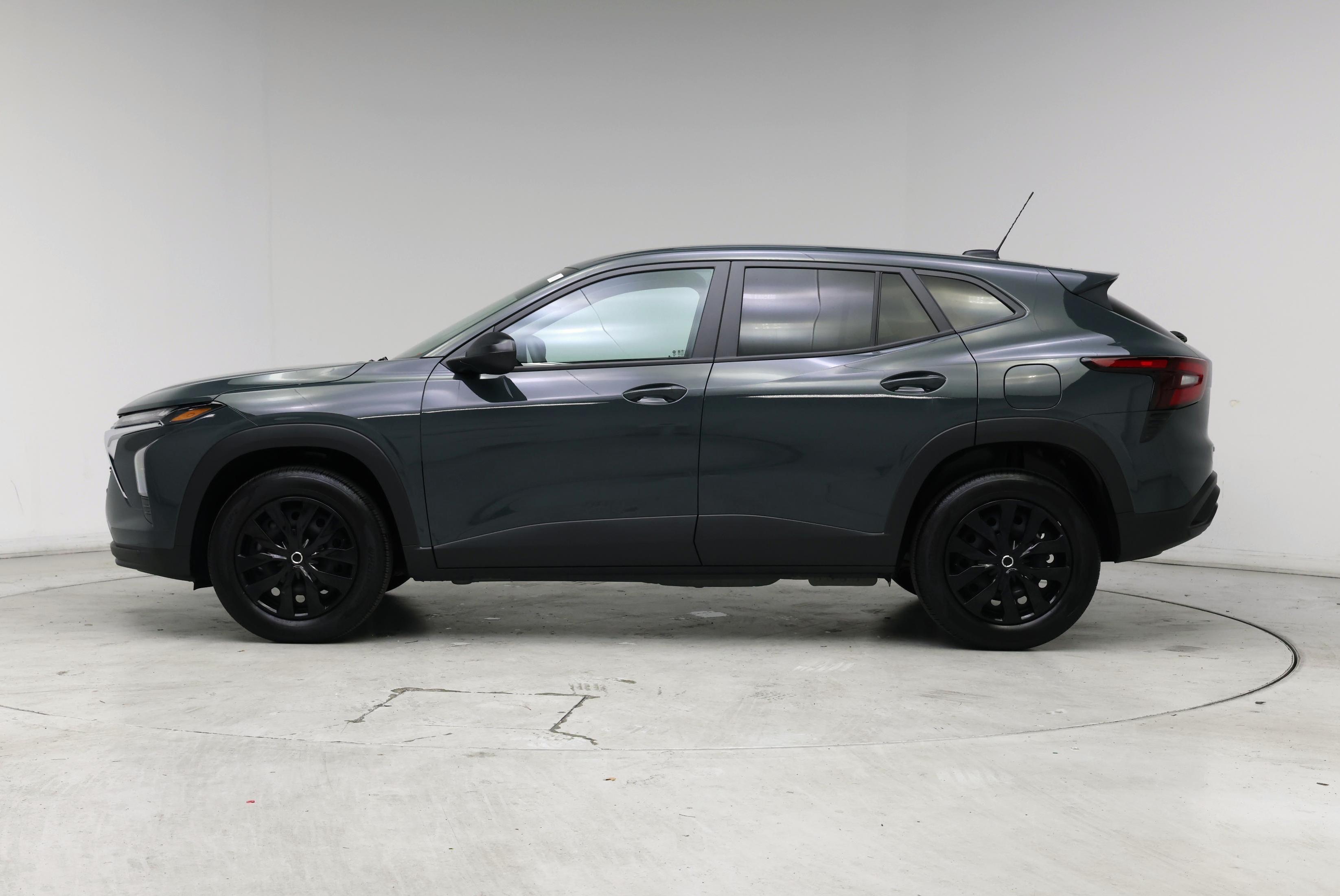 Thumbnail: 2025 Chevrolet Trax - 3