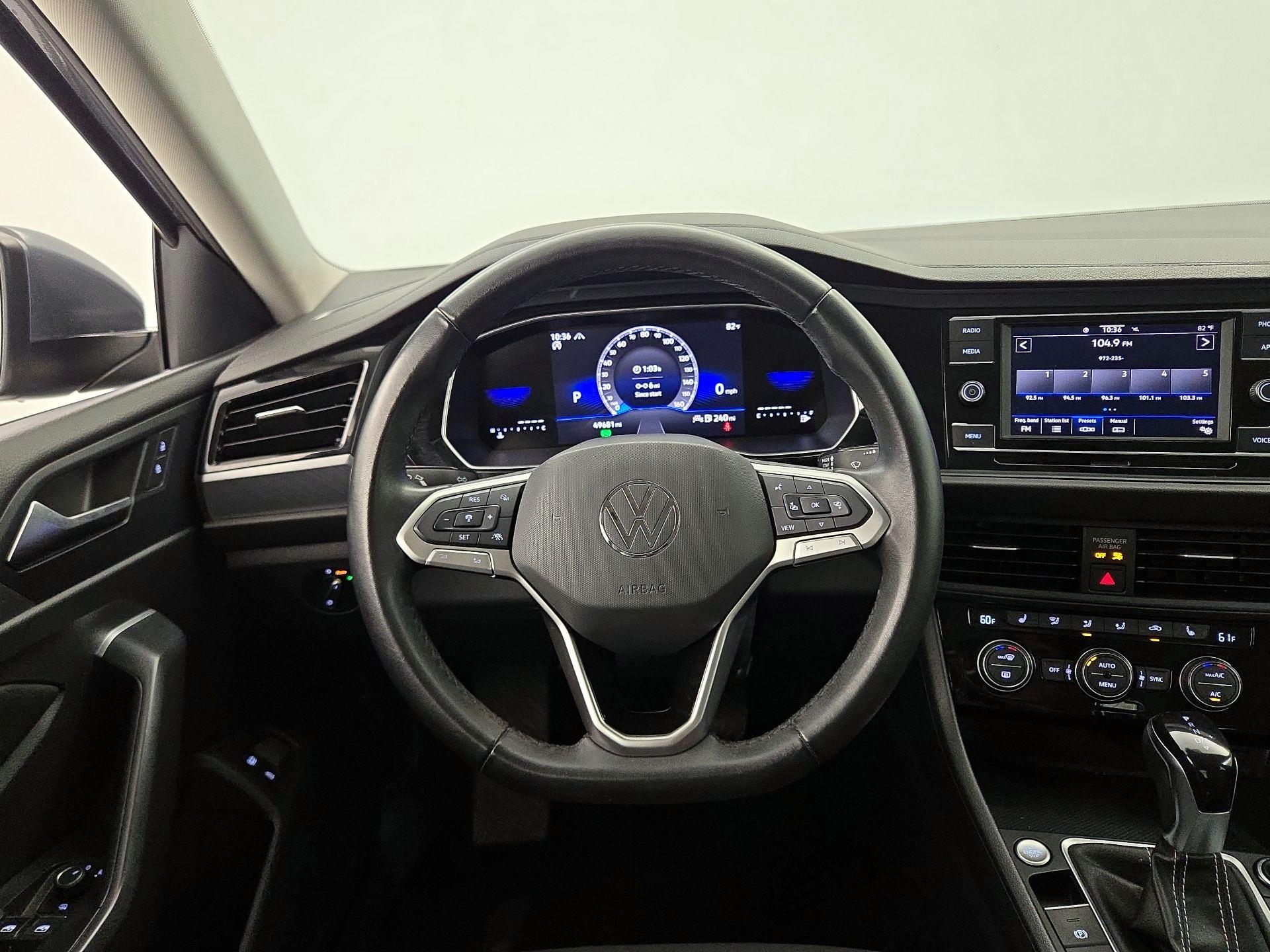 Thumbnail: 2024 Volkswagen Jetta - 10