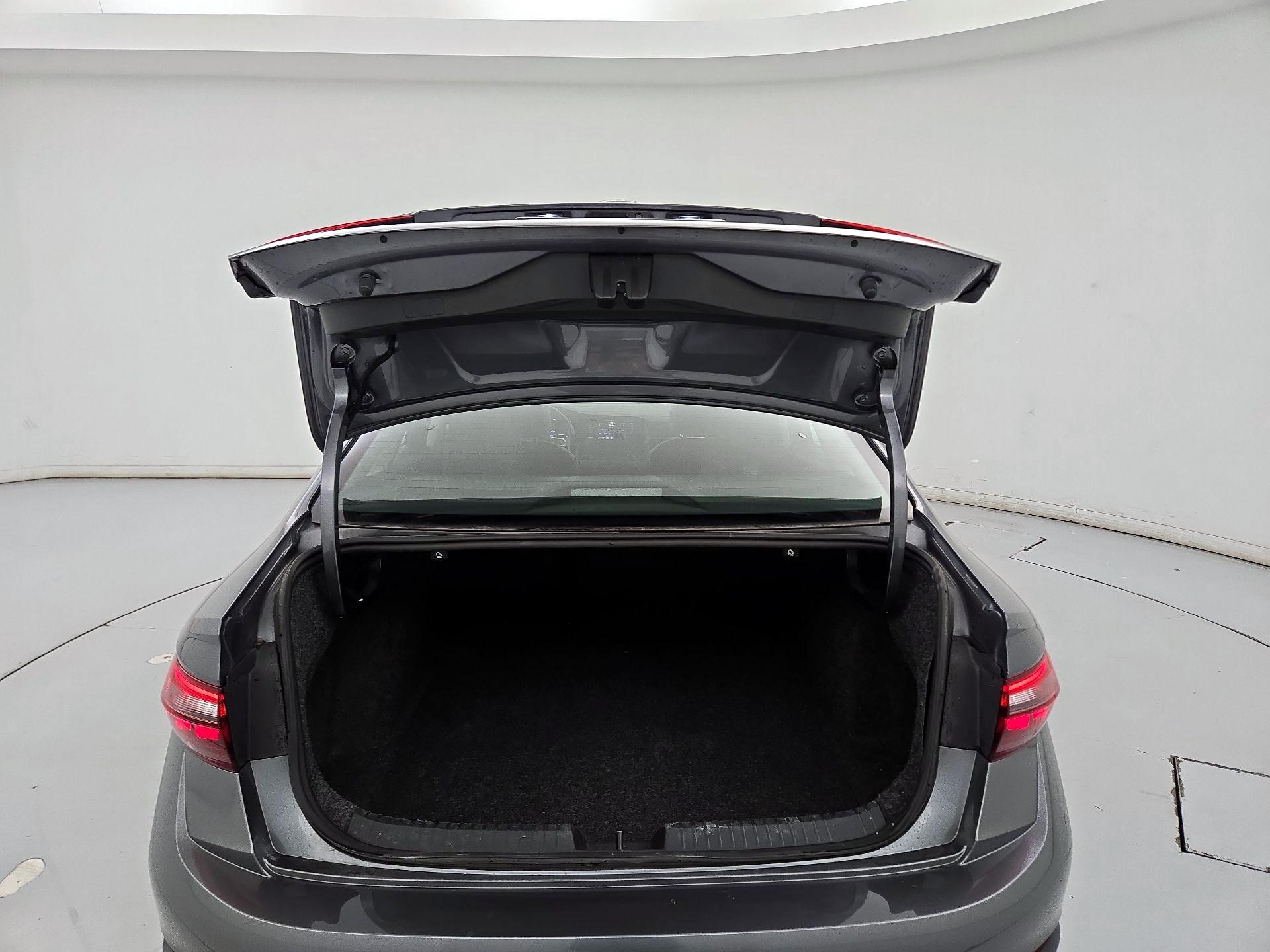 Thumbnail: 2024 Volkswagen Jetta - 20
