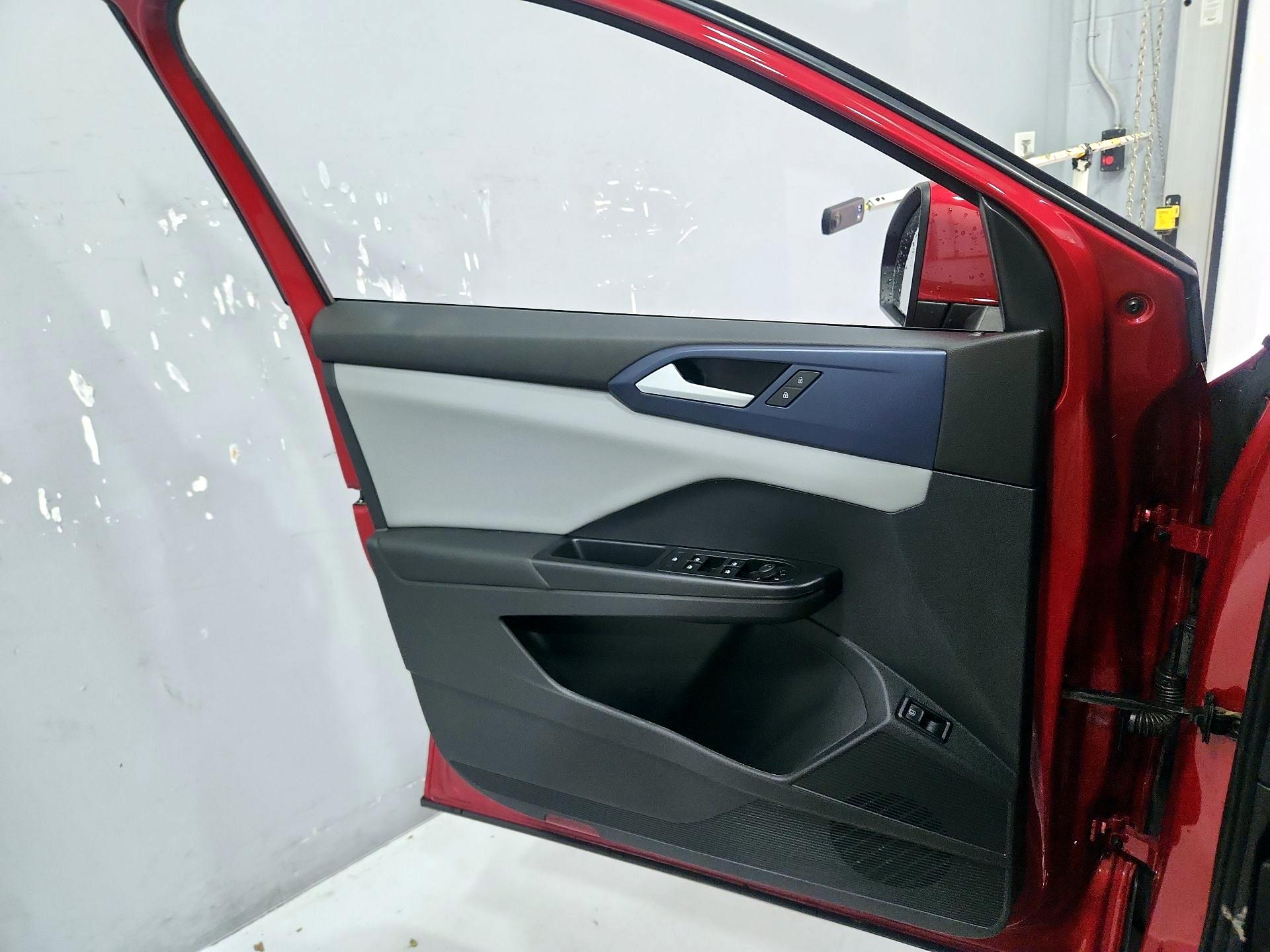 Thumbnail: 2023 Volkswagen Taos - 12