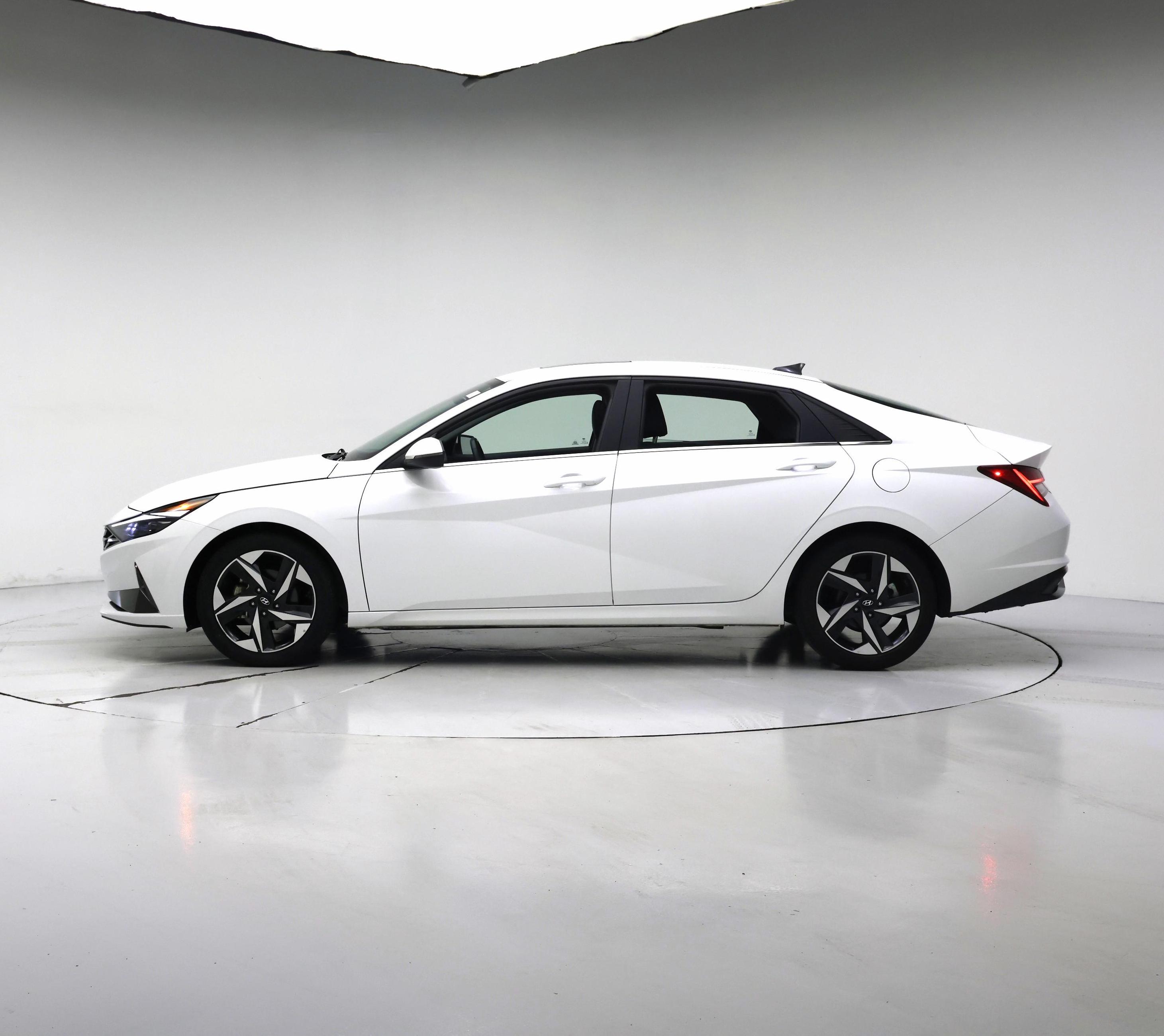 Thumbnail: 2023 Hyundai Elantra - 3