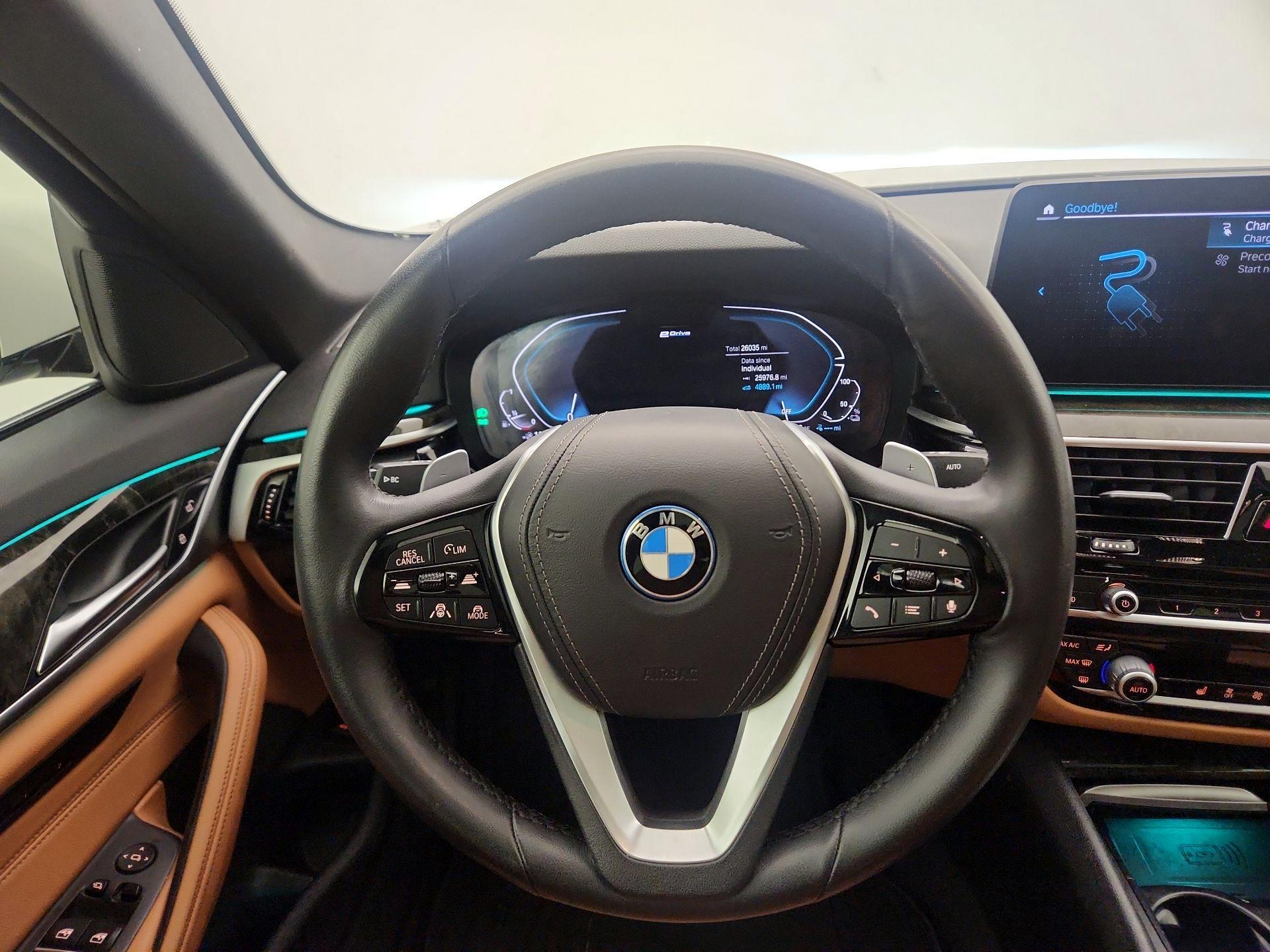 Thumbnail: 2023 BMW 5 Series - 10