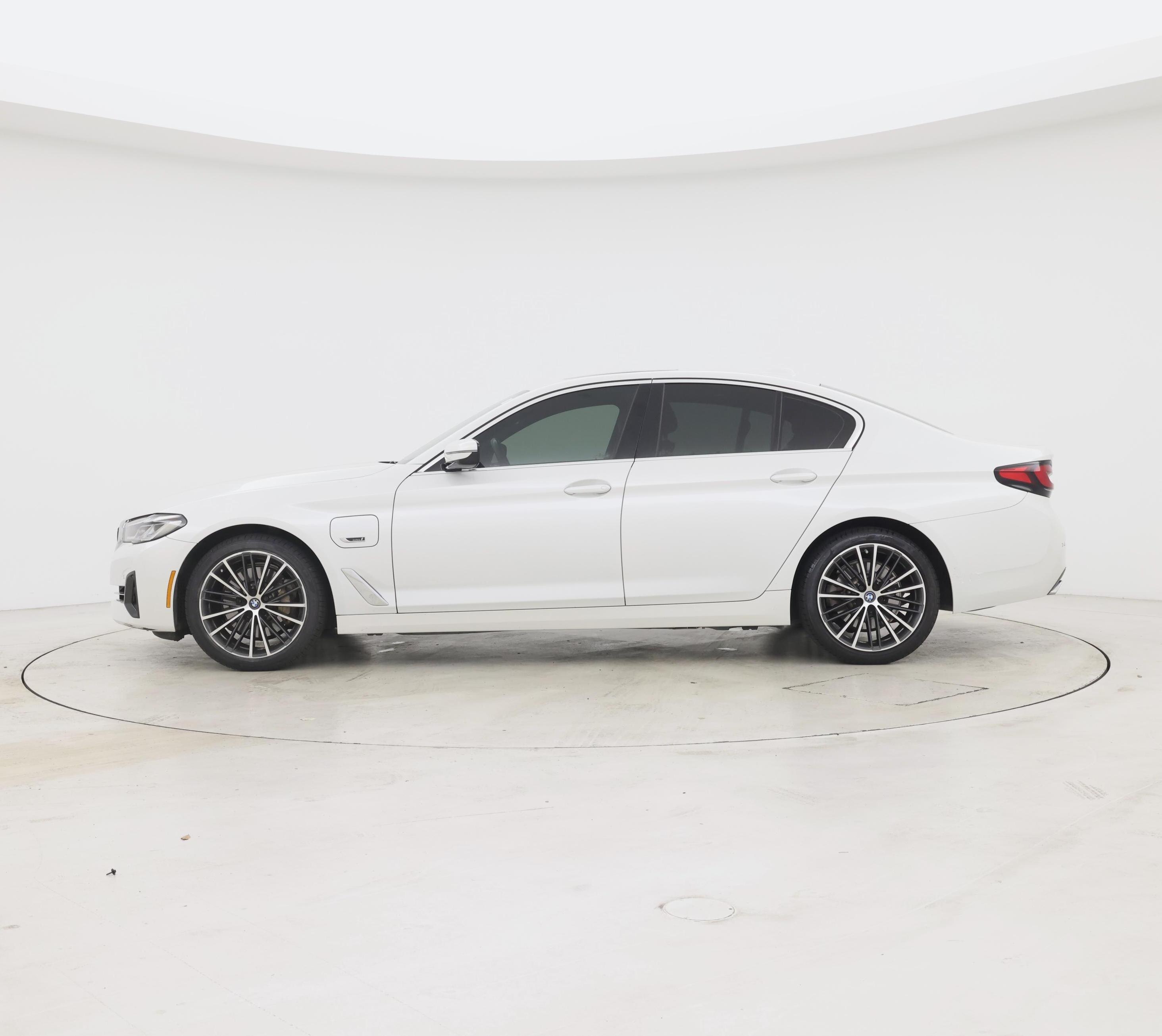 Thumbnail: 2023 BMW 5 Series - 3