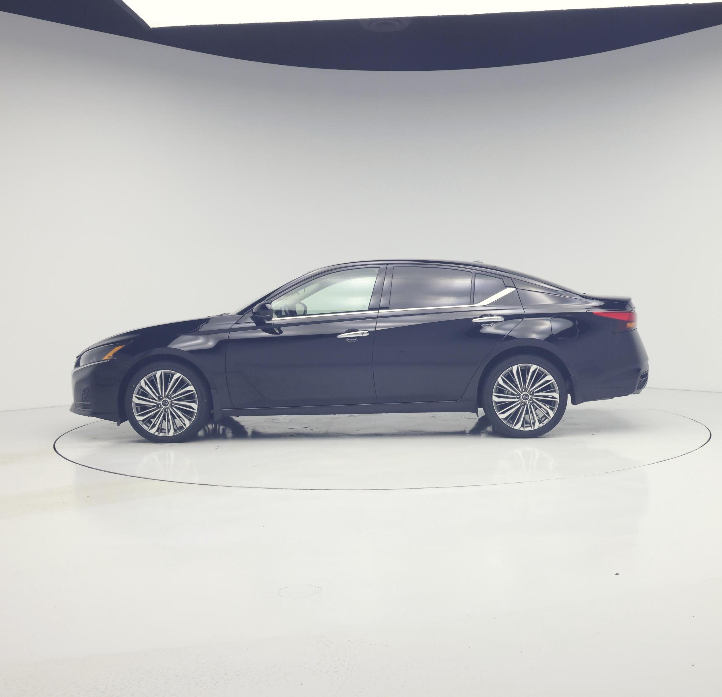 Thumbnail: 2023 Nissan Altima - 3