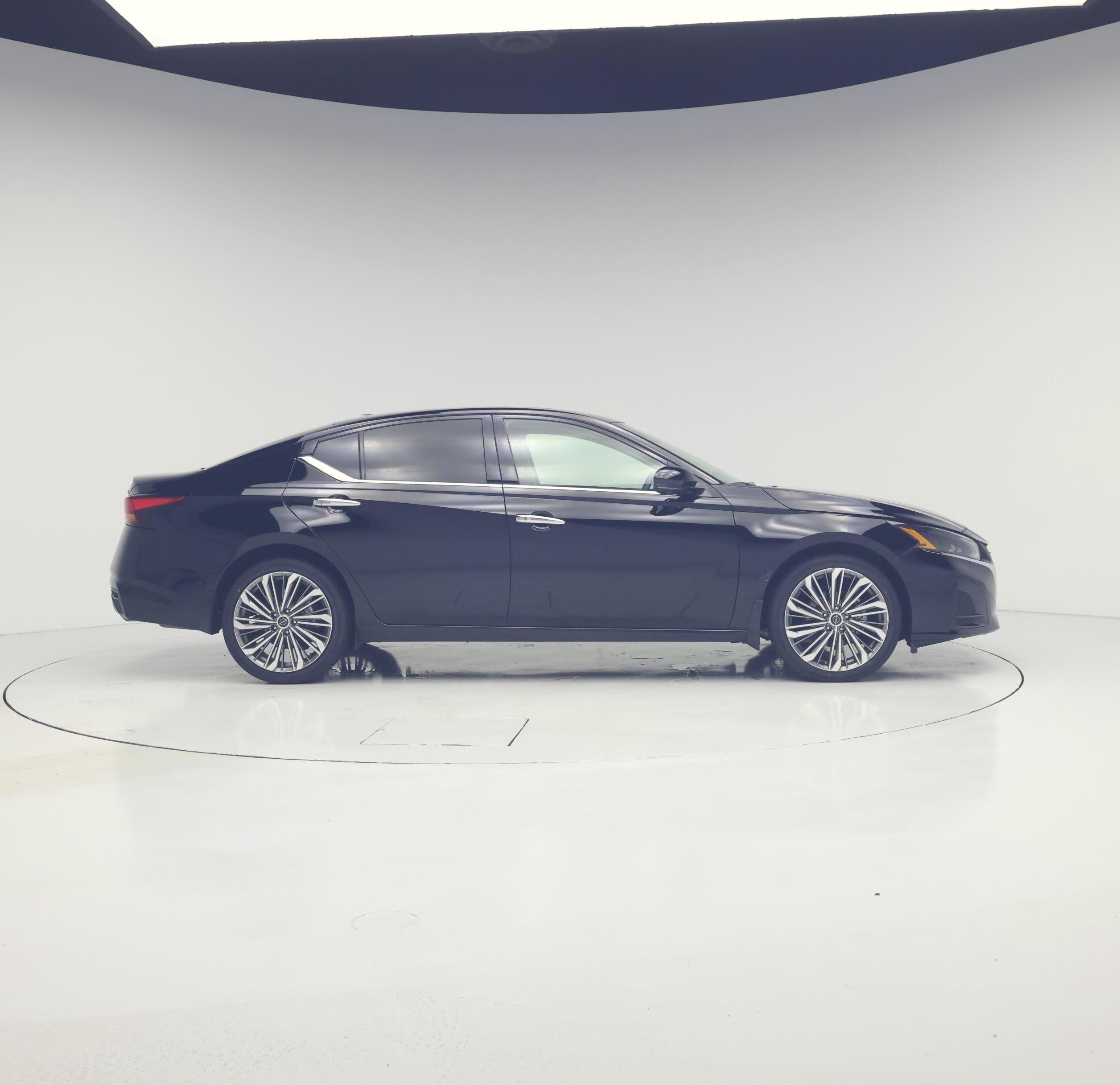 Thumbnail: 2023 Nissan Altima - 7