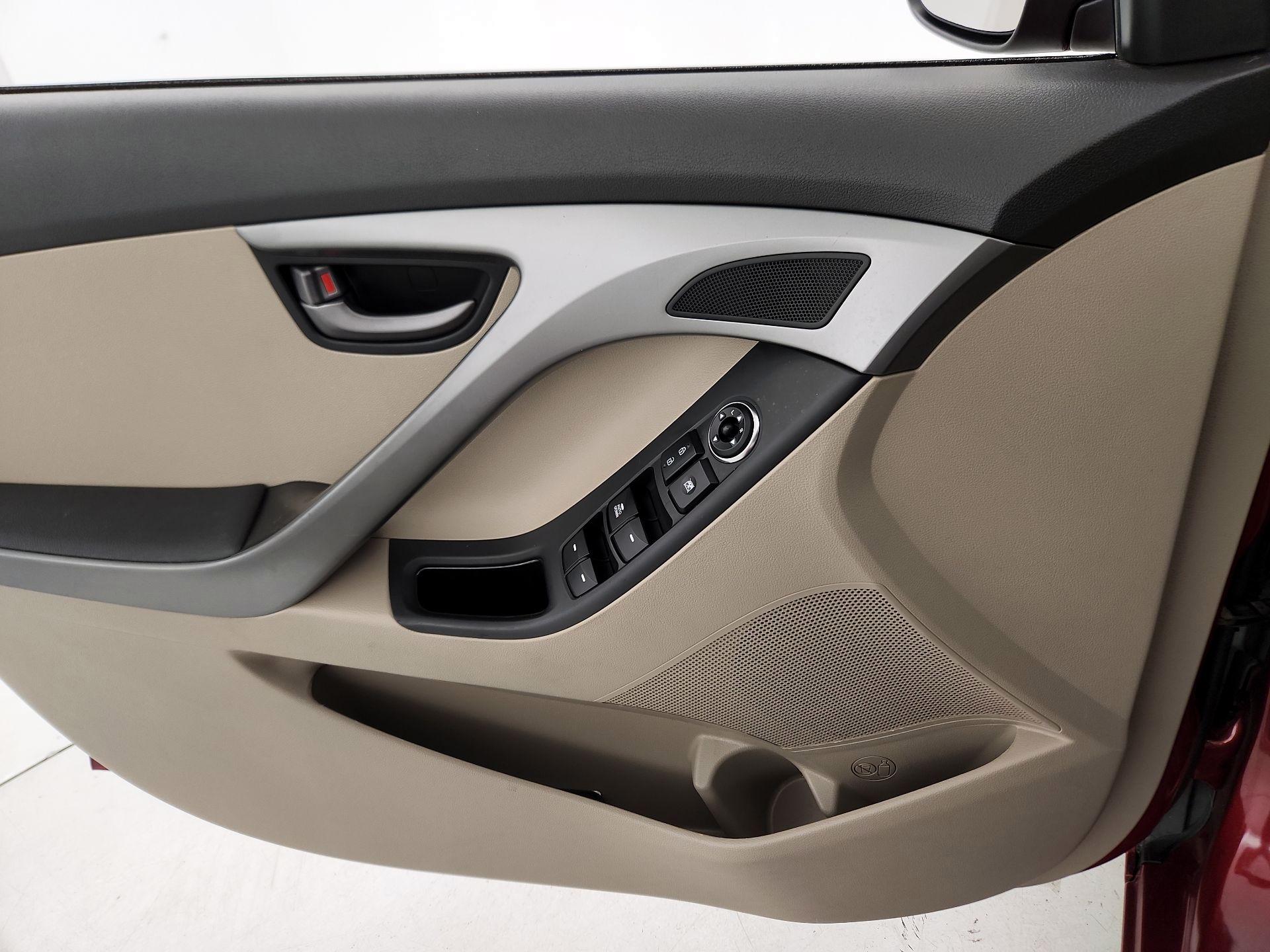 Thumbnail: 2014 Hyundai Elantra - 12