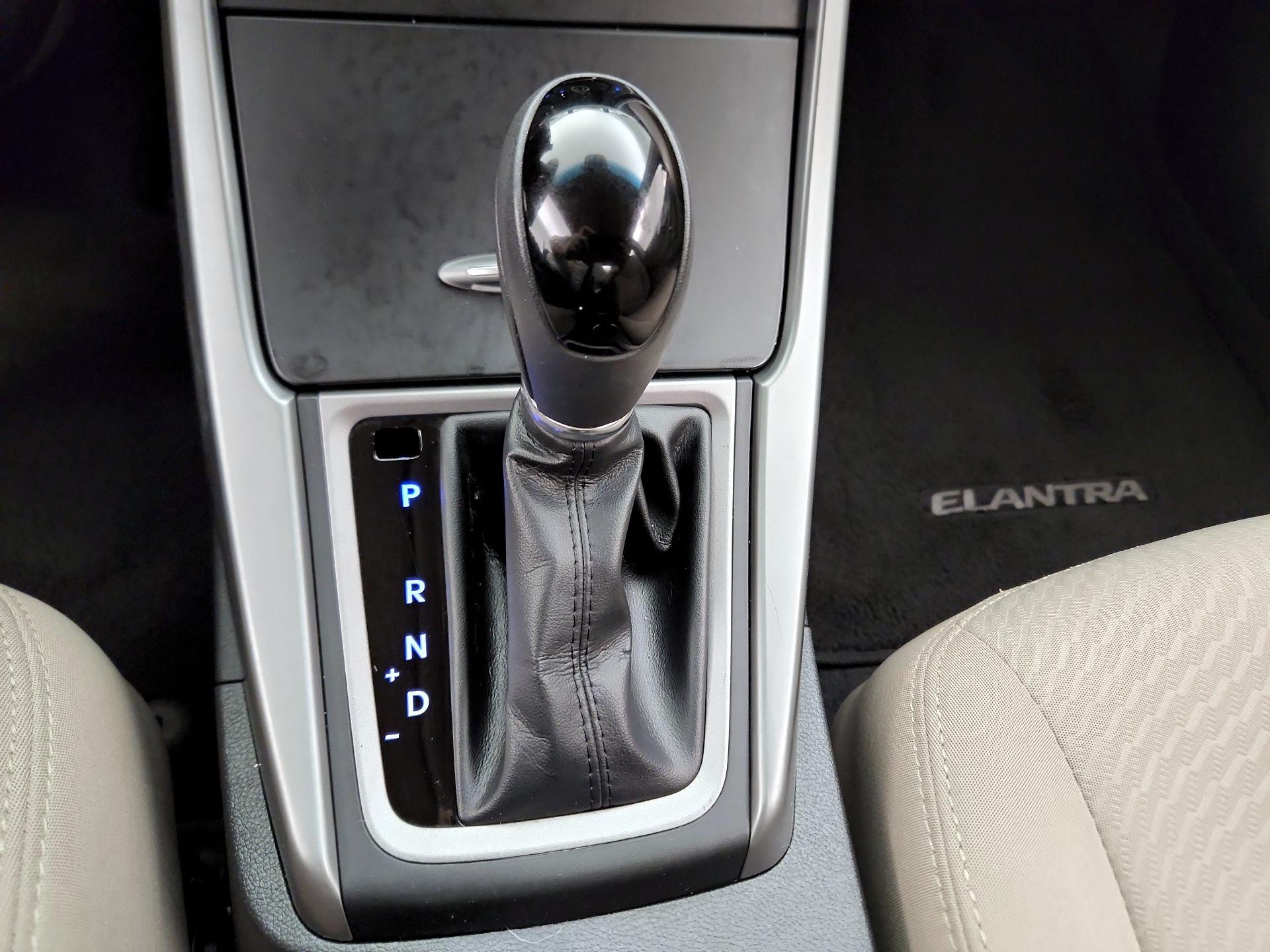 Thumbnail: 2014 Hyundai Elantra - 16