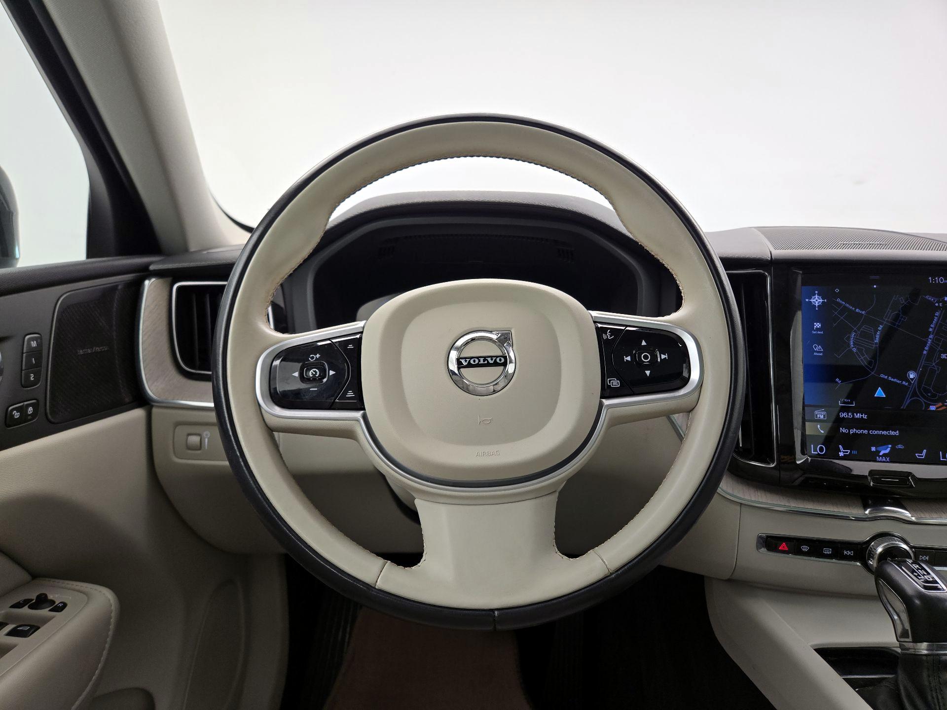 Thumbnail: 2021 Volvo XC60 - 10