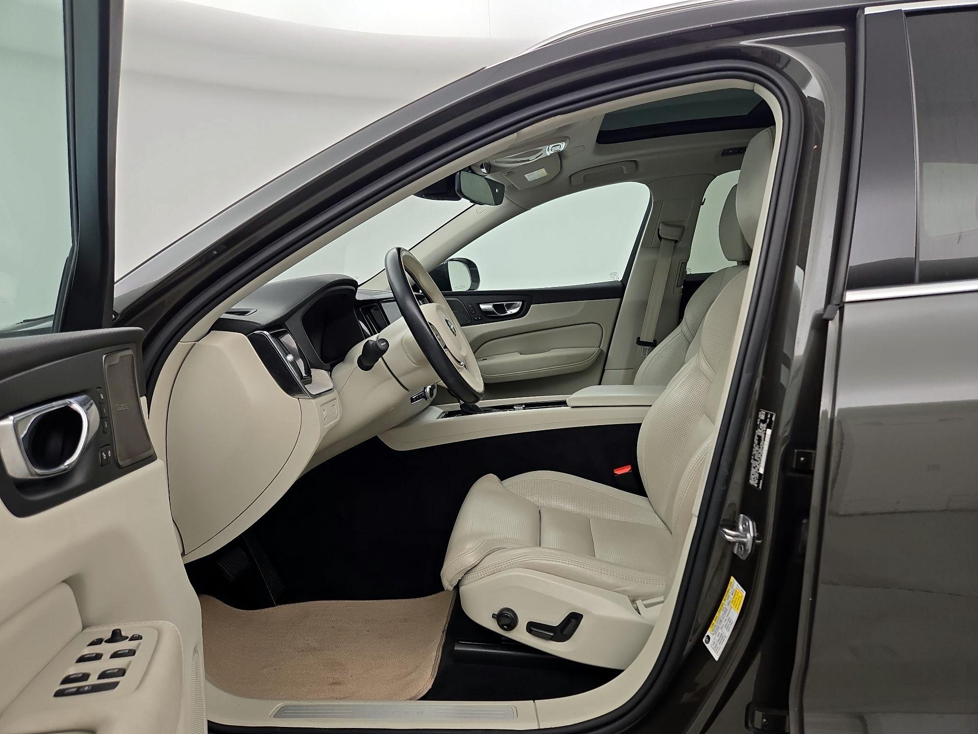 Thumbnail: 2021 Volvo XC60 - 11