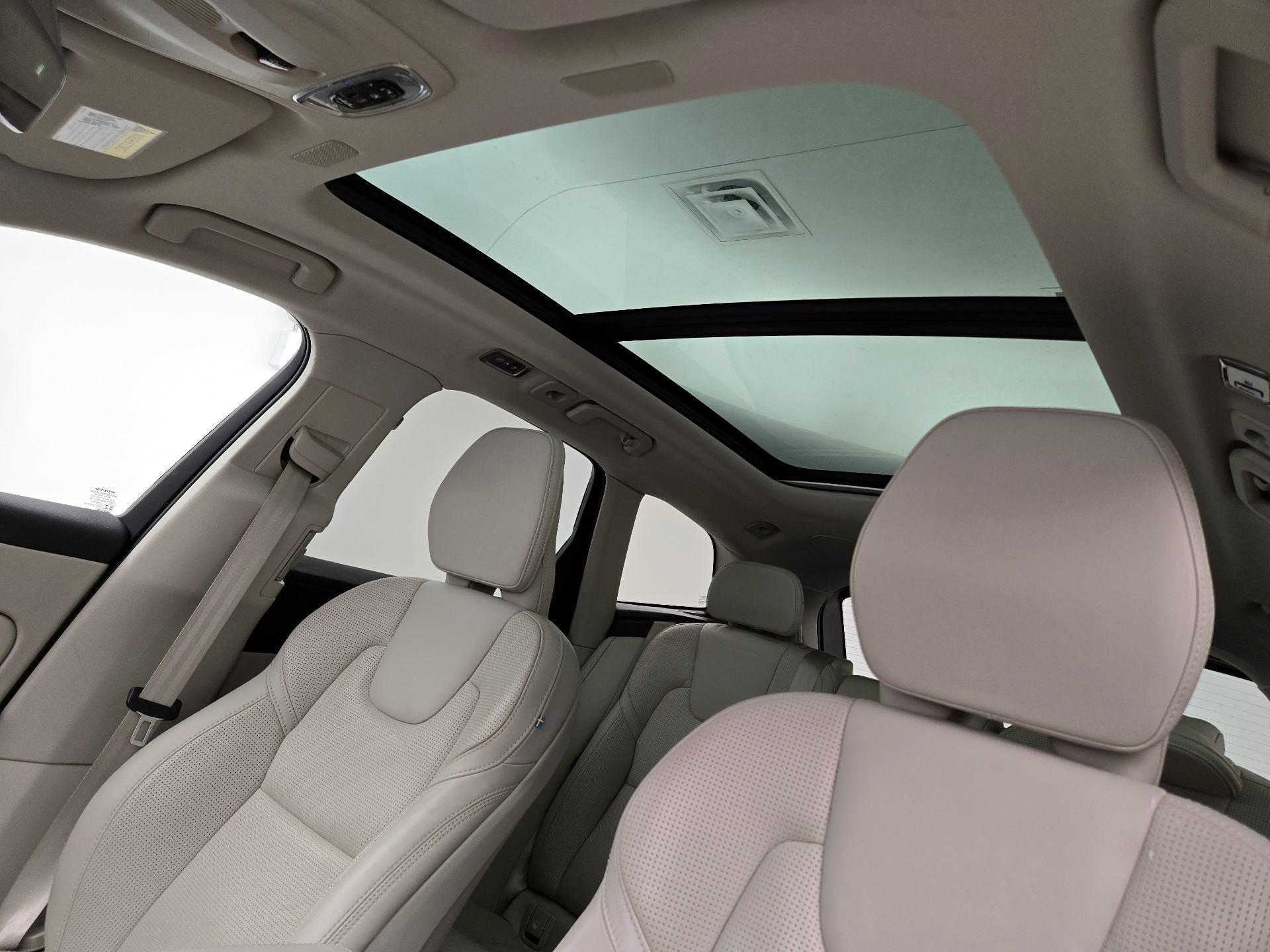 Thumbnail: 2021 Volvo XC60 - 20