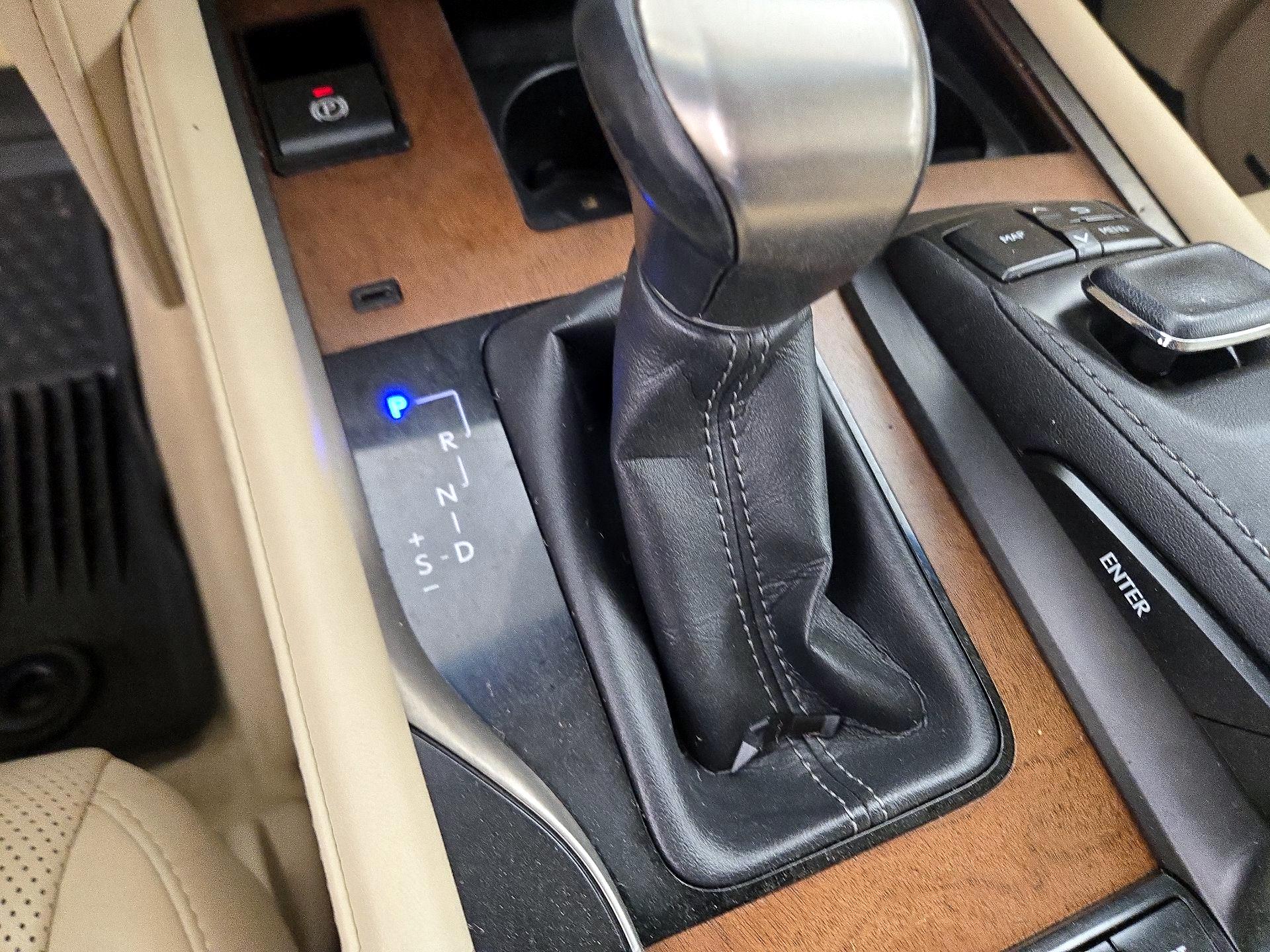 Thumbnail: 2020 Lexus LX - 18