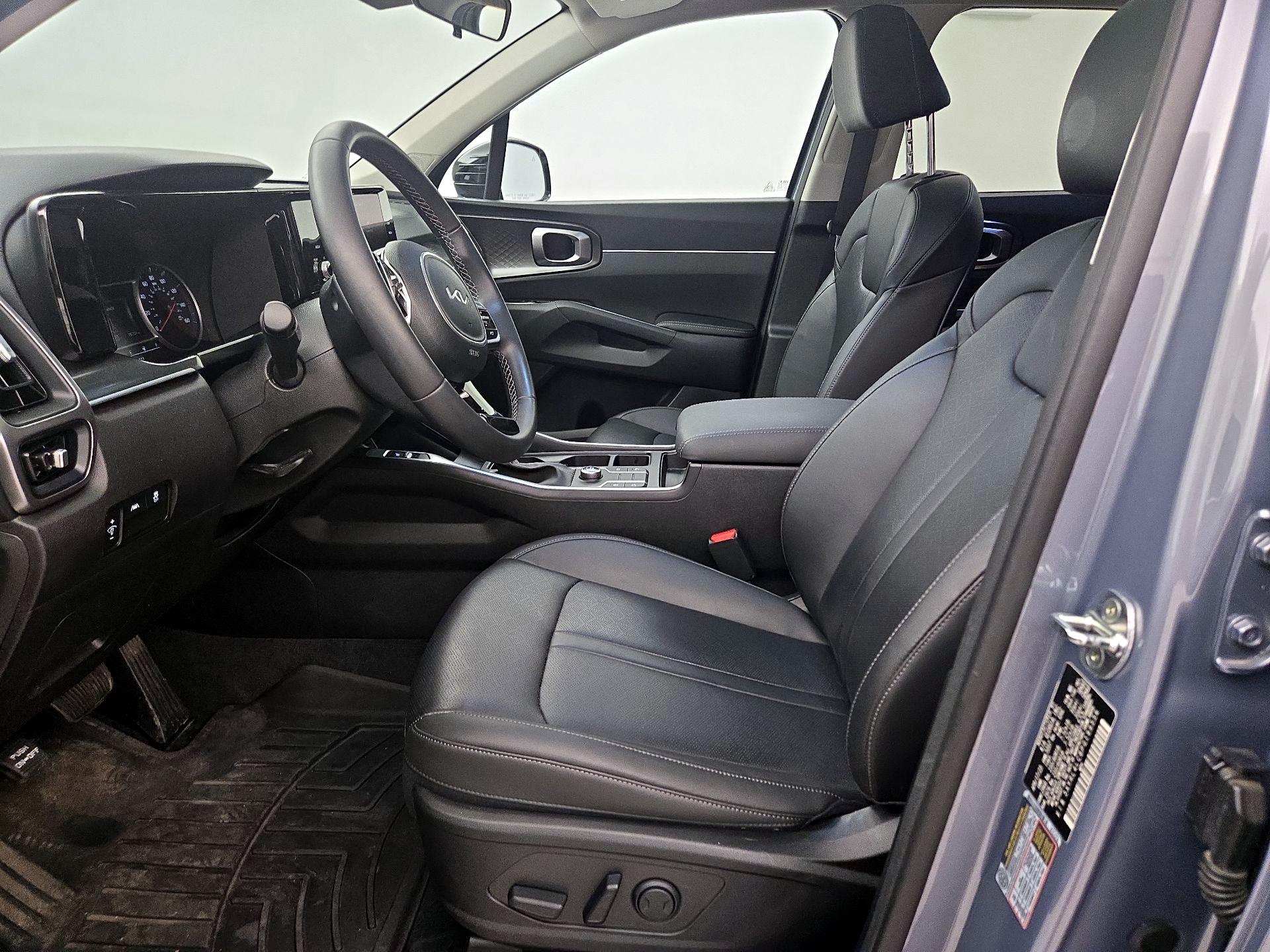 Thumbnail: 2023 Kia Sorento - 11