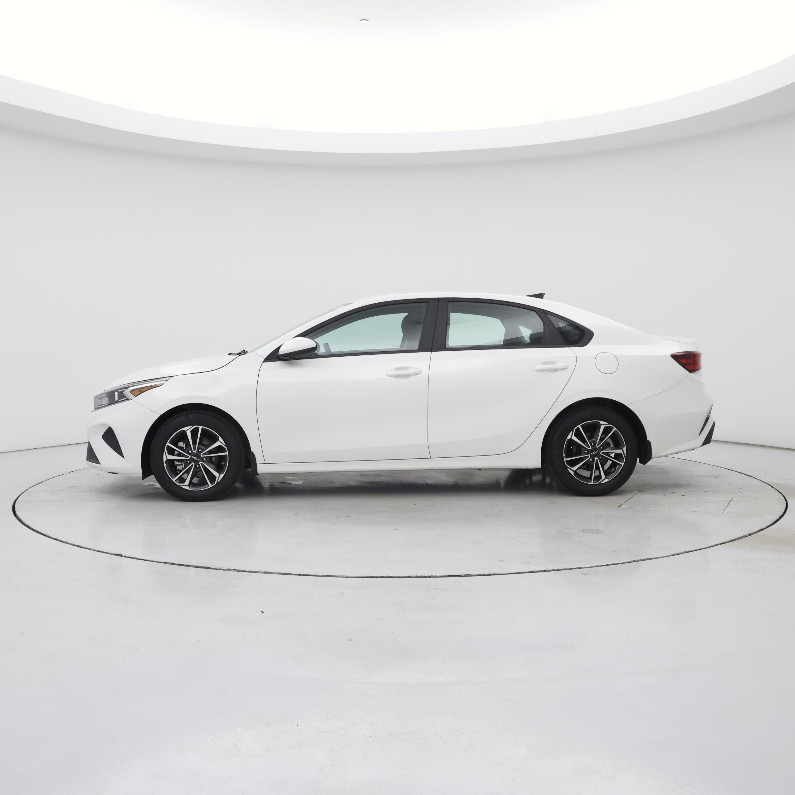 Thumbnail: 2024 Kia Forte - 3