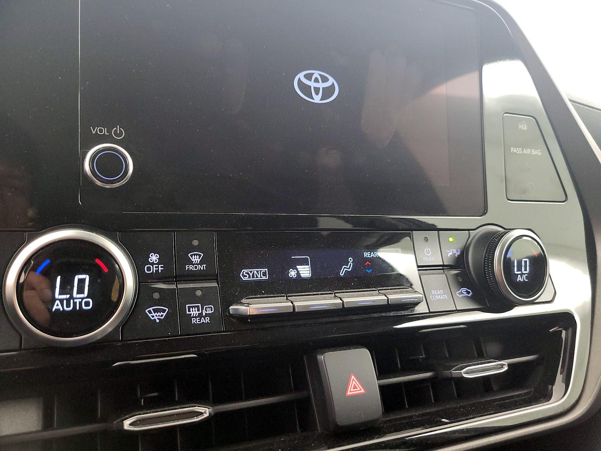 Thumbnail: 2023 Toyota Highlander - 16