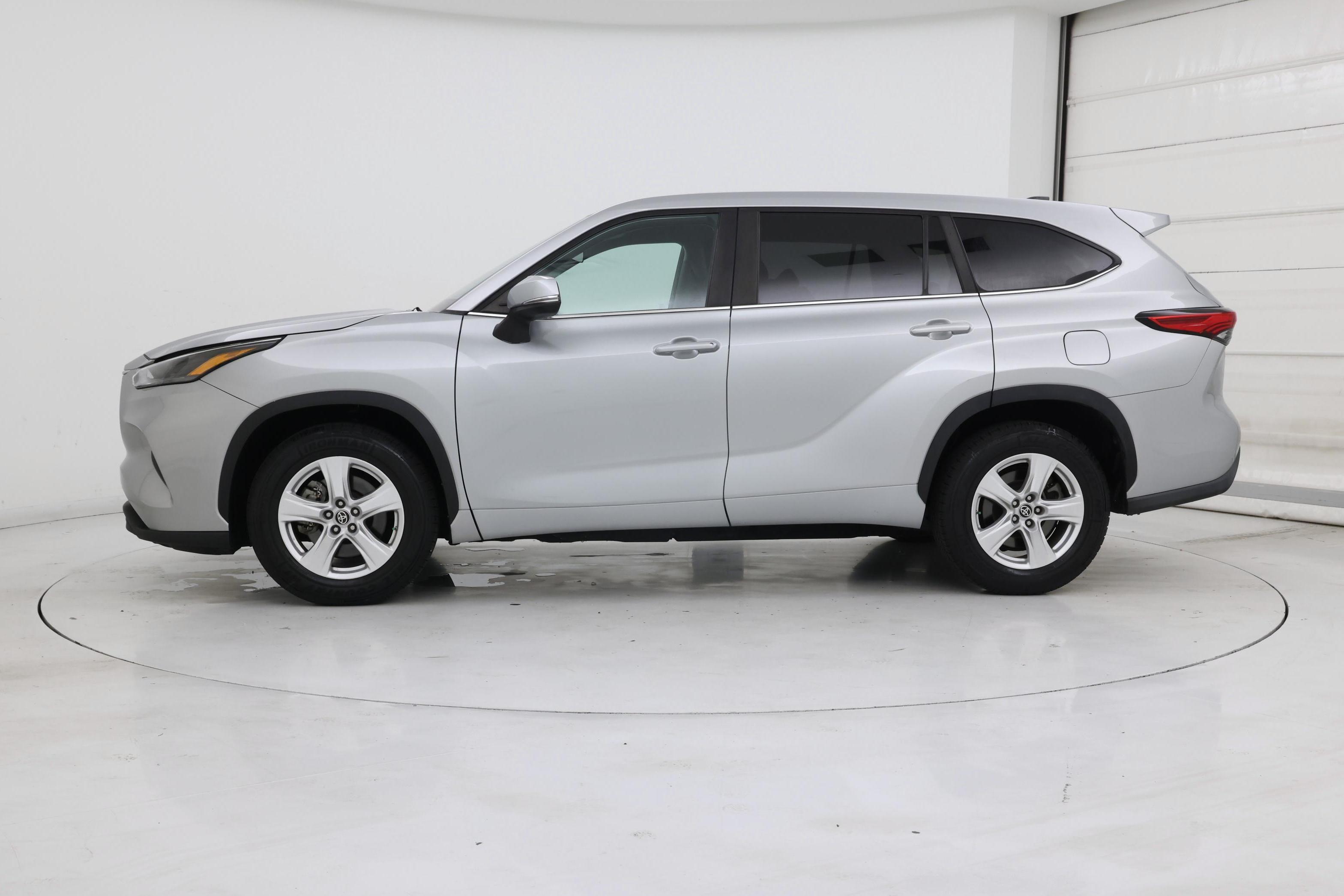 Thumbnail: 2023 Toyota Highlander - 3