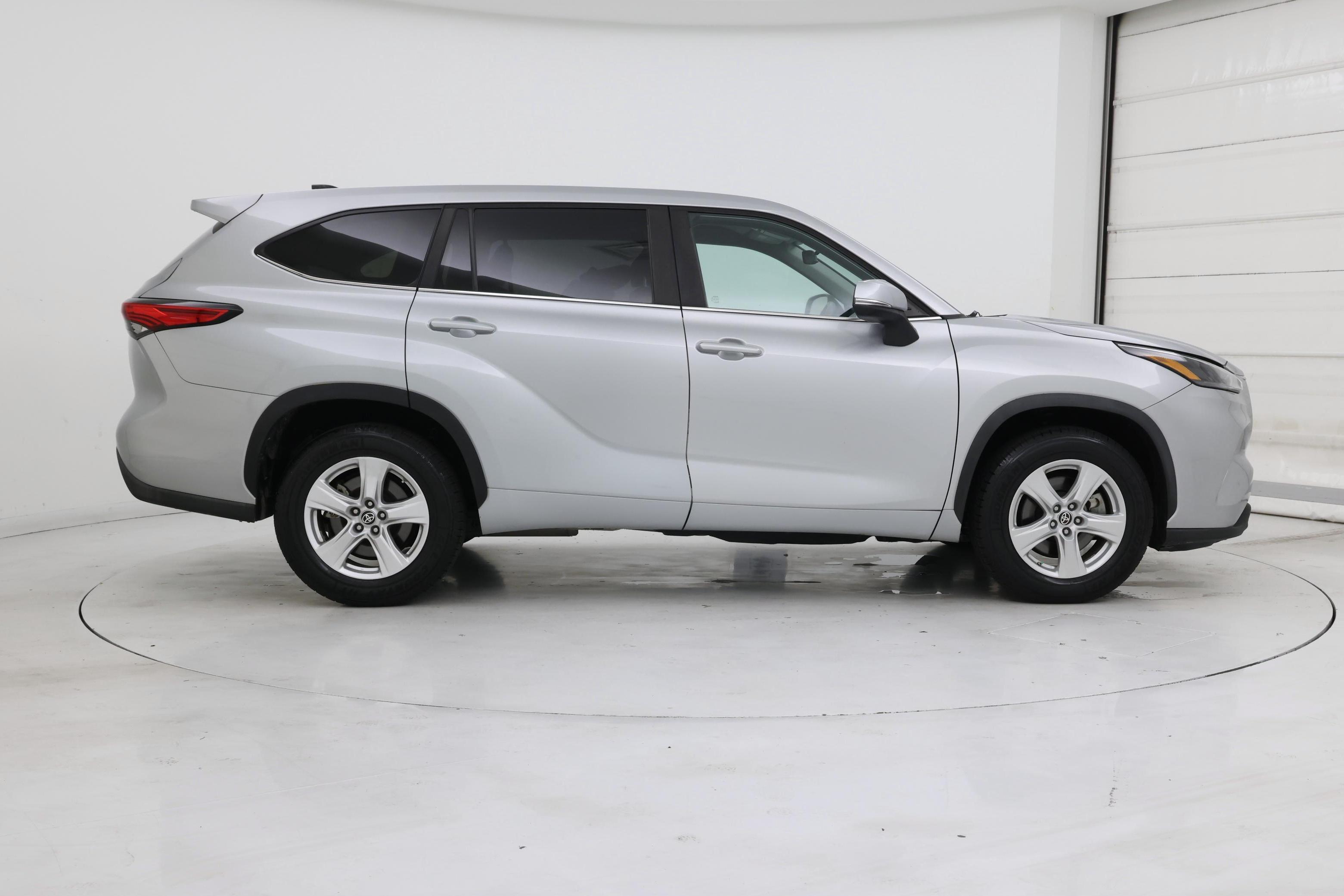 Thumbnail: 2023 Toyota Highlander - 7