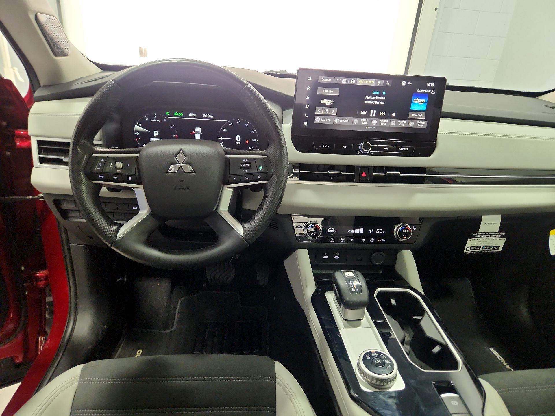Thumbnail: 2025 Mitsubishi Outlander - 9