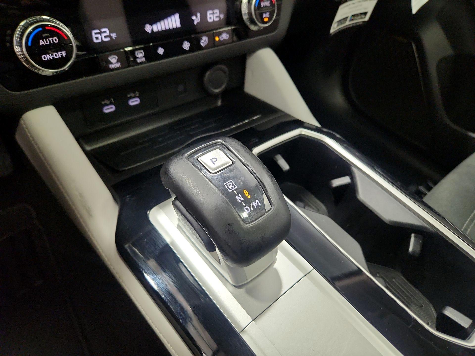 Thumbnail: 2025 Mitsubishi Outlander - 18