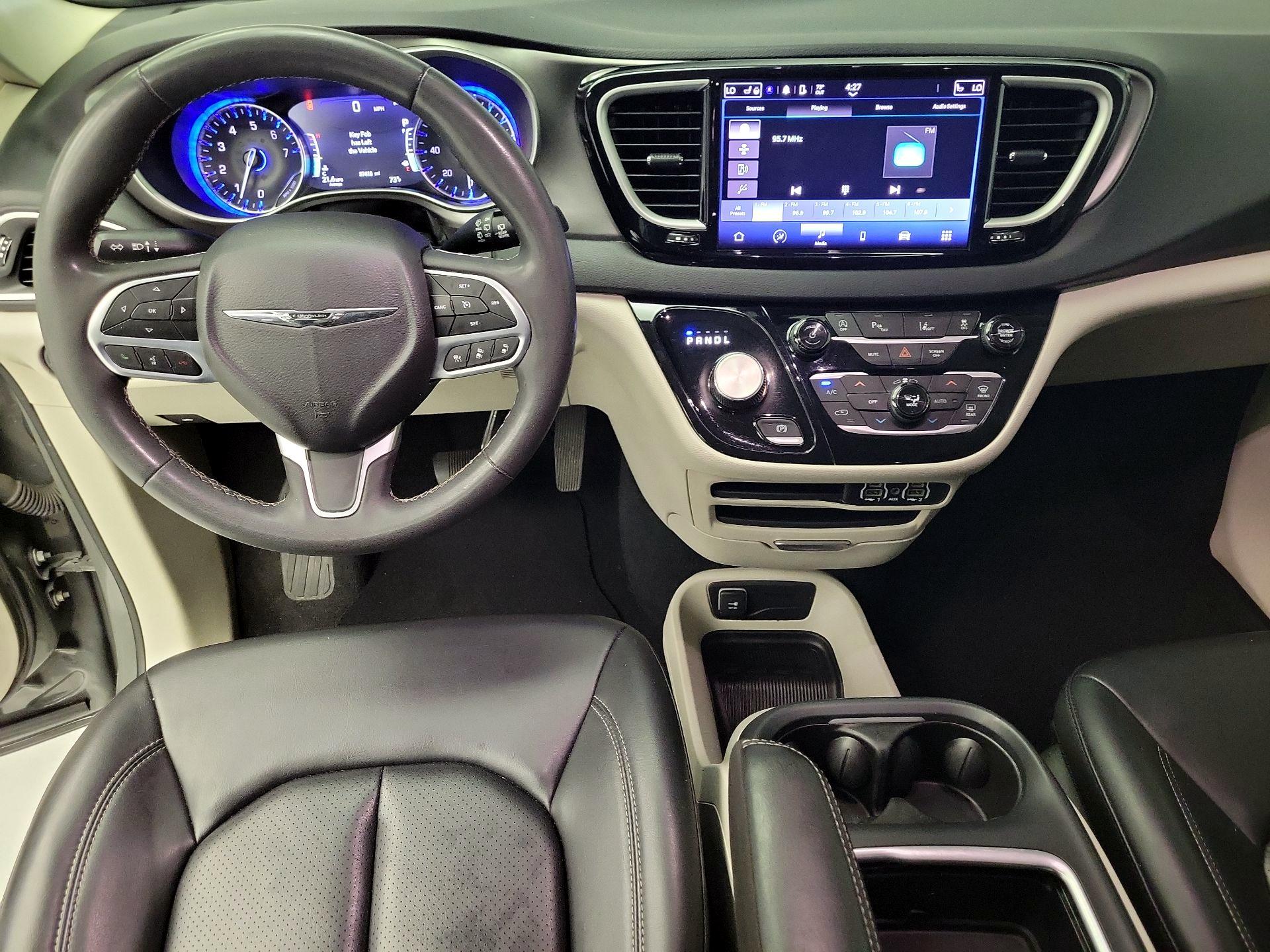 Thumbnail: 2023 Chrysler Pacifica - 9